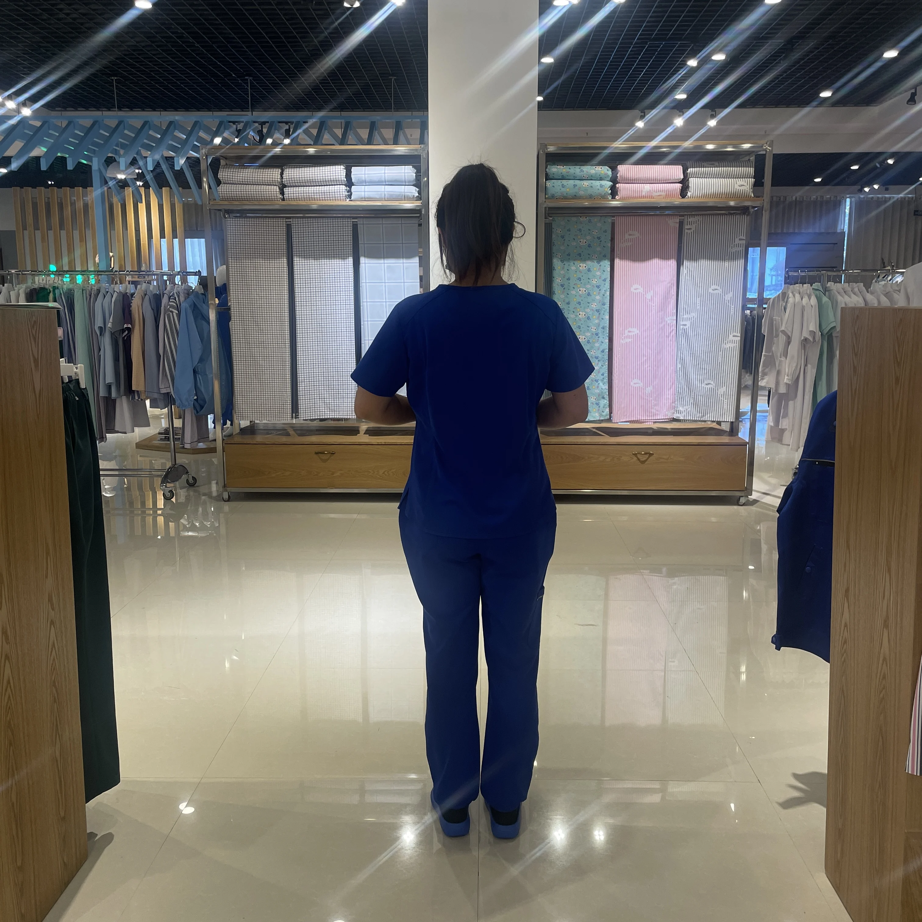 2024 Charming new style stretch fashionable design customized logo short sleeves female medical scrubs nurse work uniform suits