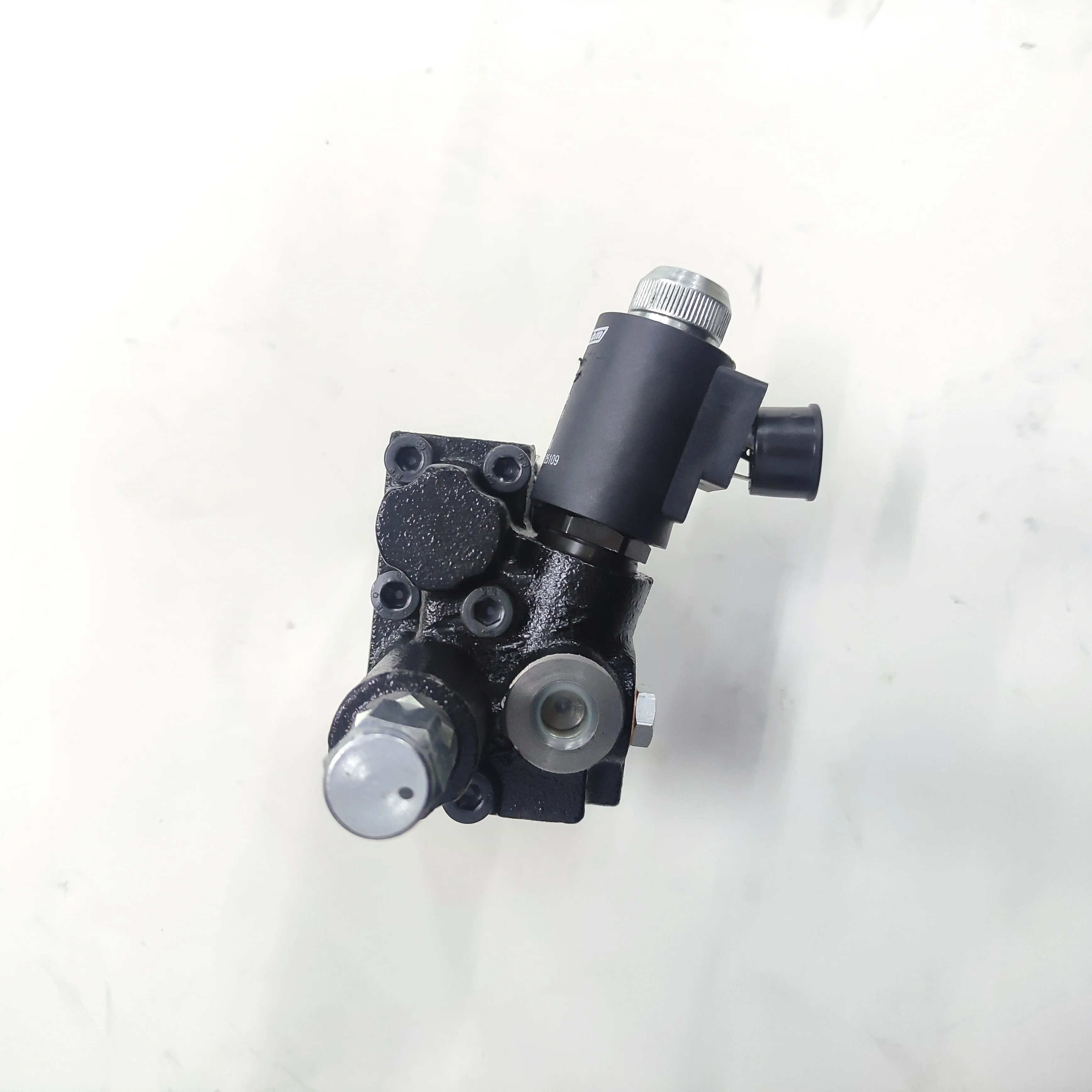 Provide charging valve for fantuzzi   Linde NO.: 2266.070.0001  0019441100