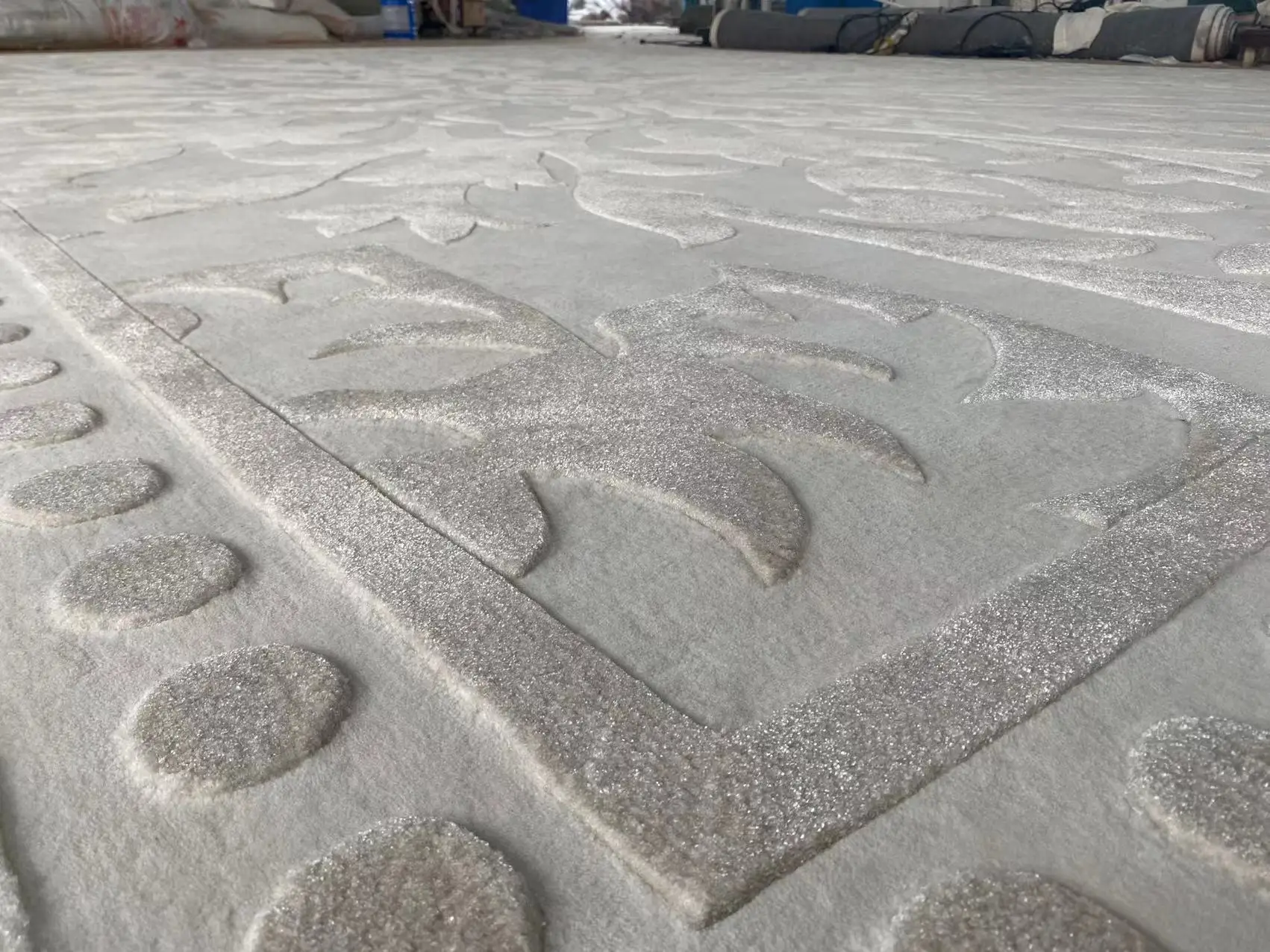 Popular design rugs viscose hand tufted carpet for hotel application