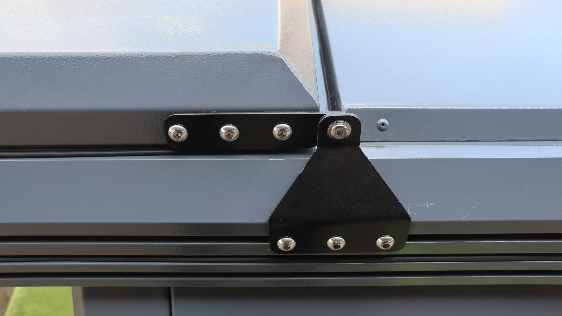 original factory four-season new design aluminium roof top tent for 3 persons