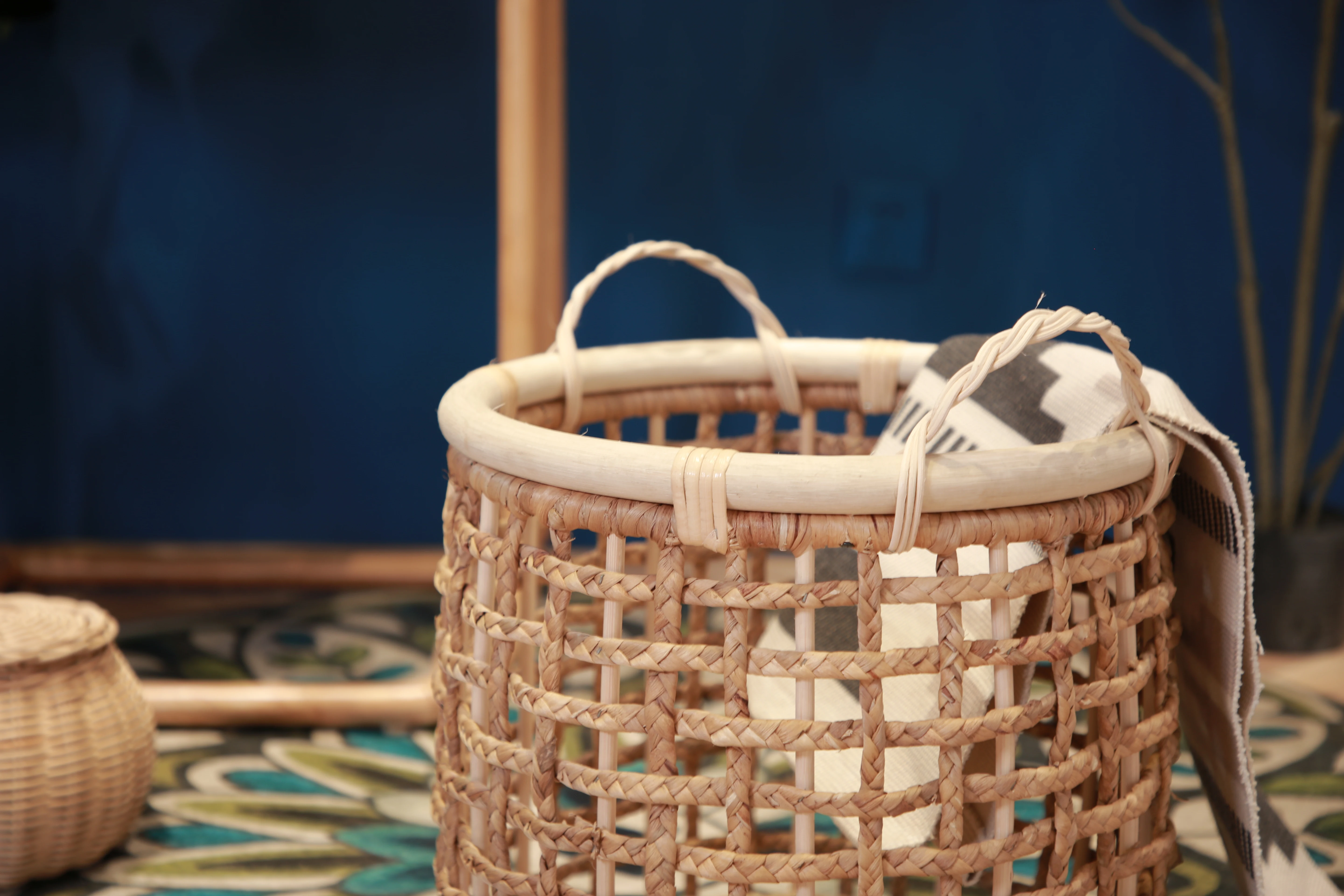 
China supplier handmade Rattan storage basket natural basket with handle 