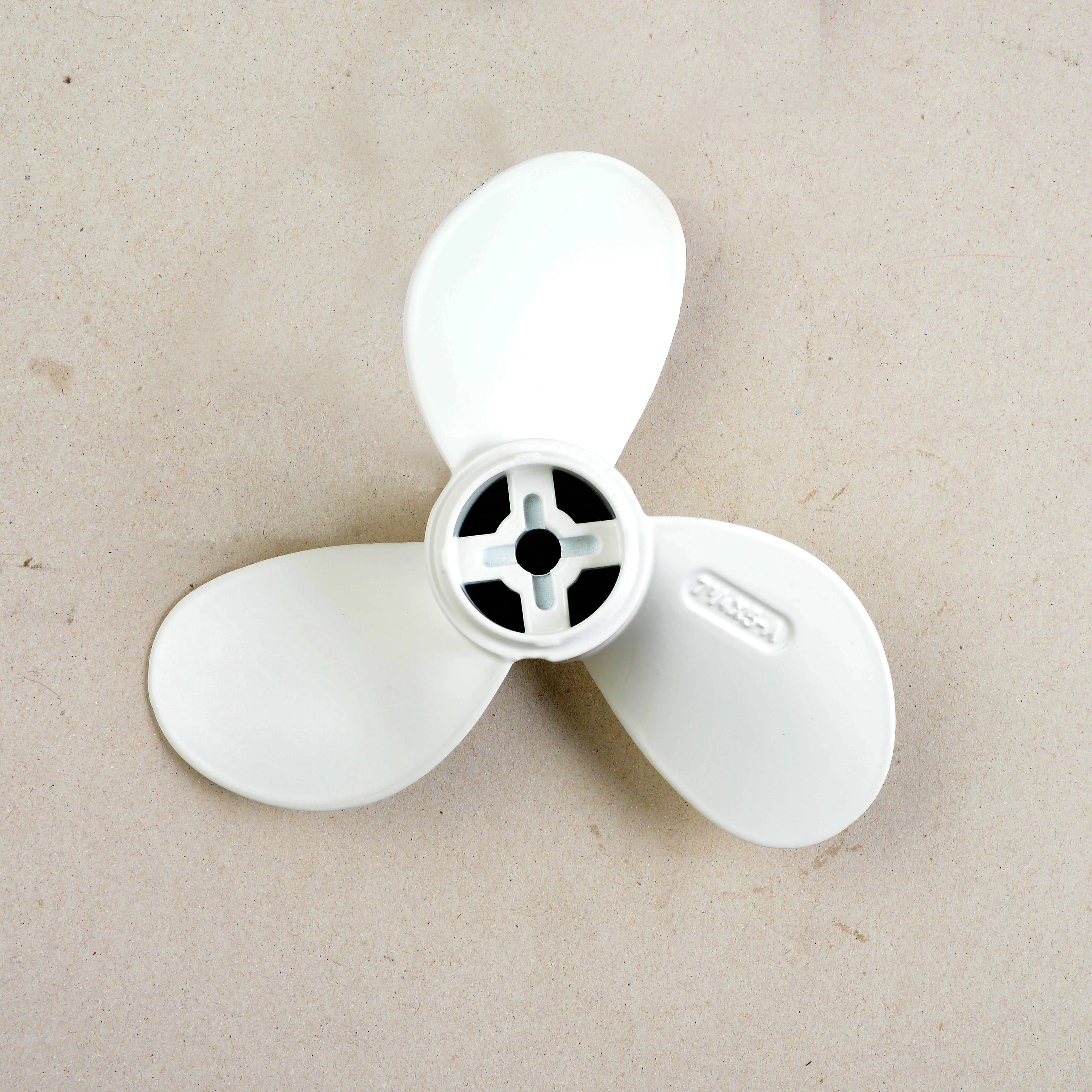 2HP Outboard Propeller Y-amaha 6F8-45942-01-EL, The Size 7-1/4*5-A Aluminium Propeller   3 Blades