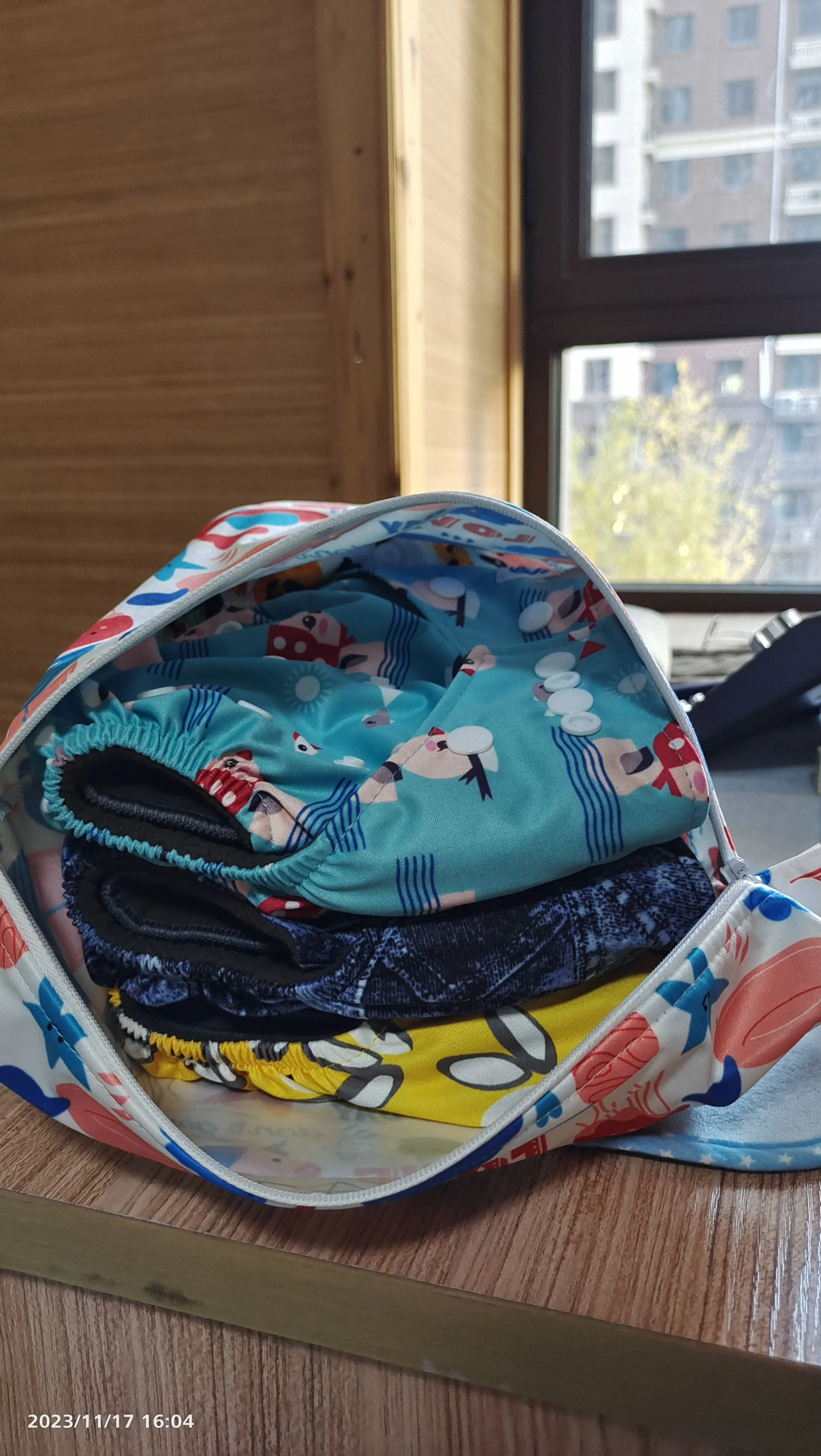 Custom Design Waterproof Wet Tote Nappy Mommy Bag Baby Travel Diaper Changing Mat Tote Cloth Nappy Bag