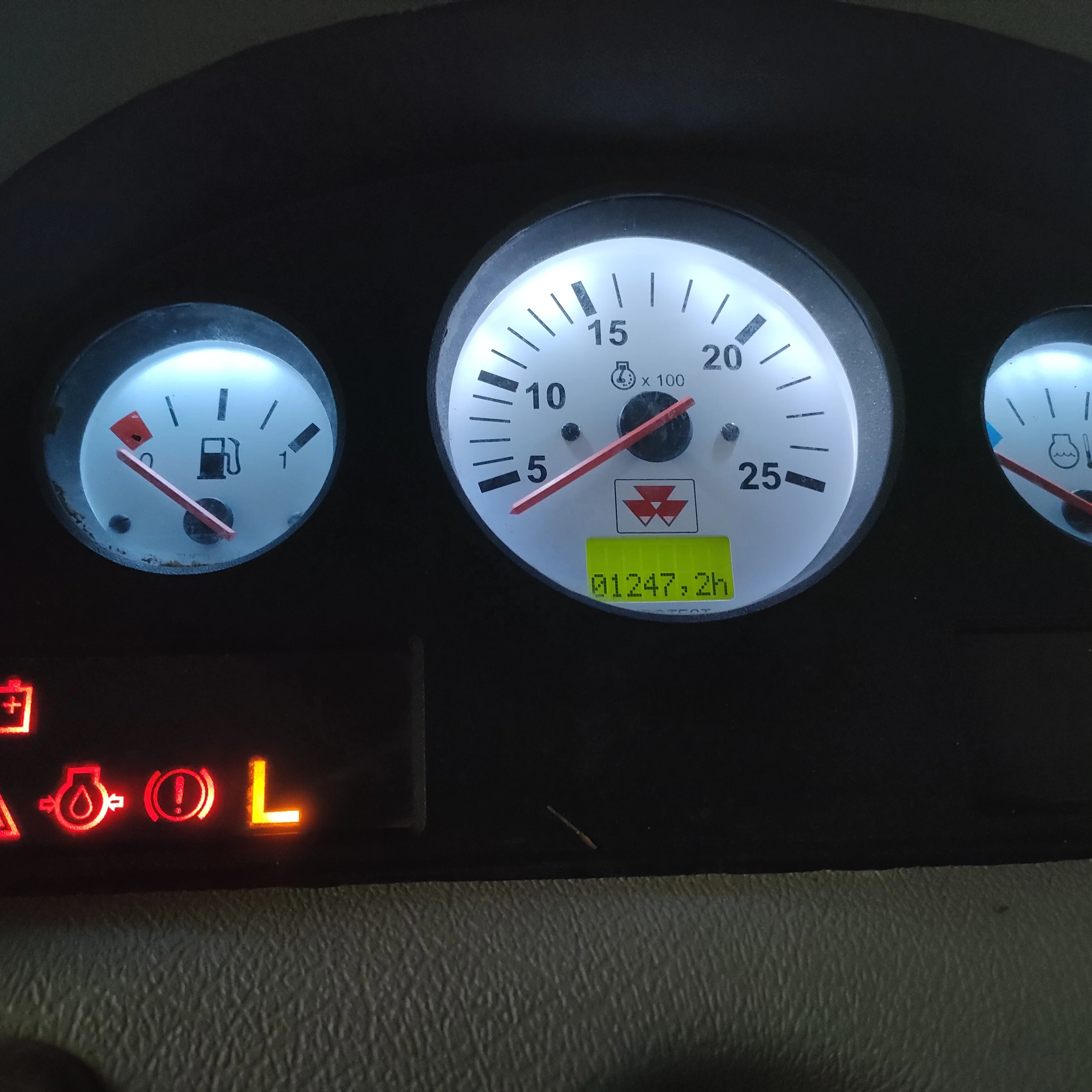 Massey Ferguson 385 mf 375 tractor 110hp, 1104, 4wd, 4 cylinders diesel engine with tractor parts farm accessories