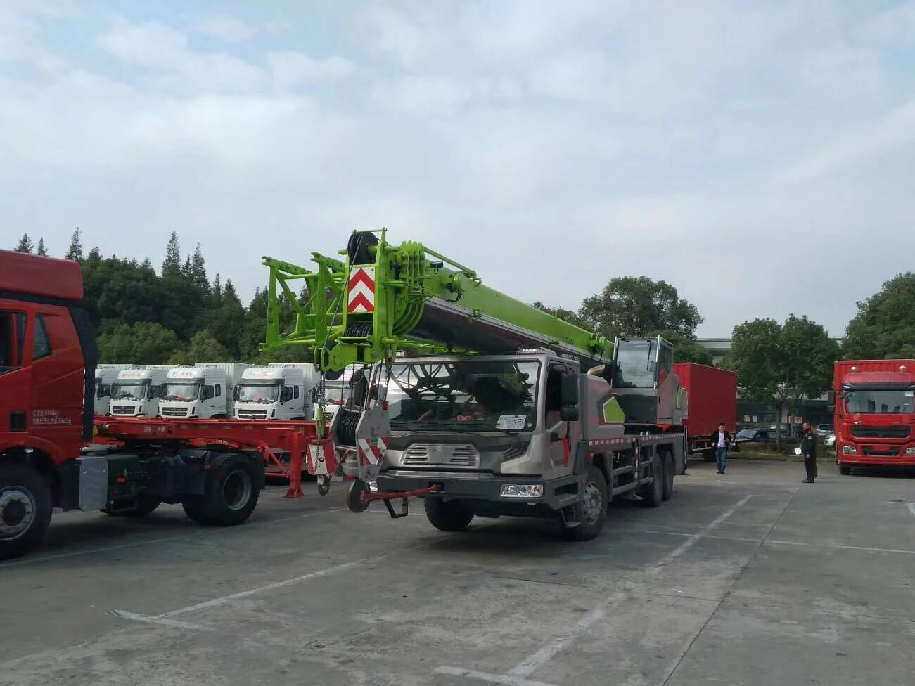 25 ton truck crane spare parts truck crane price ZTC250V452