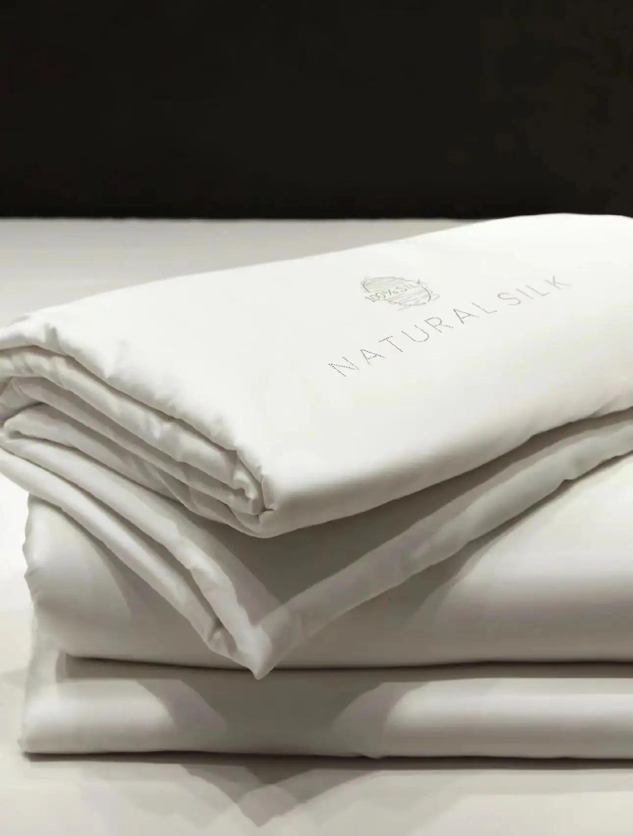 High-grade pure cotton silk is double palace cocoon long silk silkworm silk is cool in summer and thickened in autumn quilt