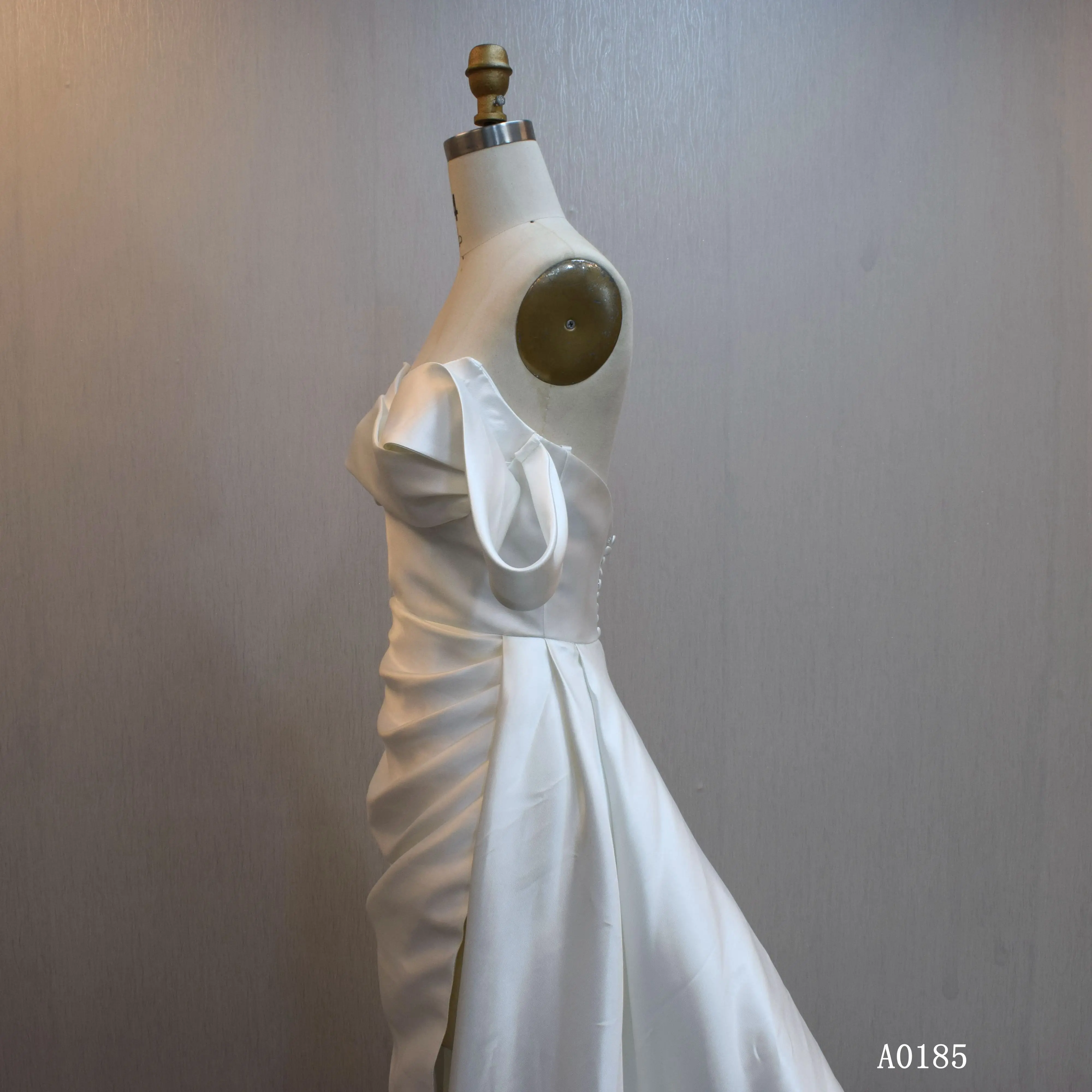European and American Classic Ivory Sweetheart Neckline Collar Shoulder Sleeve Wedding Dress