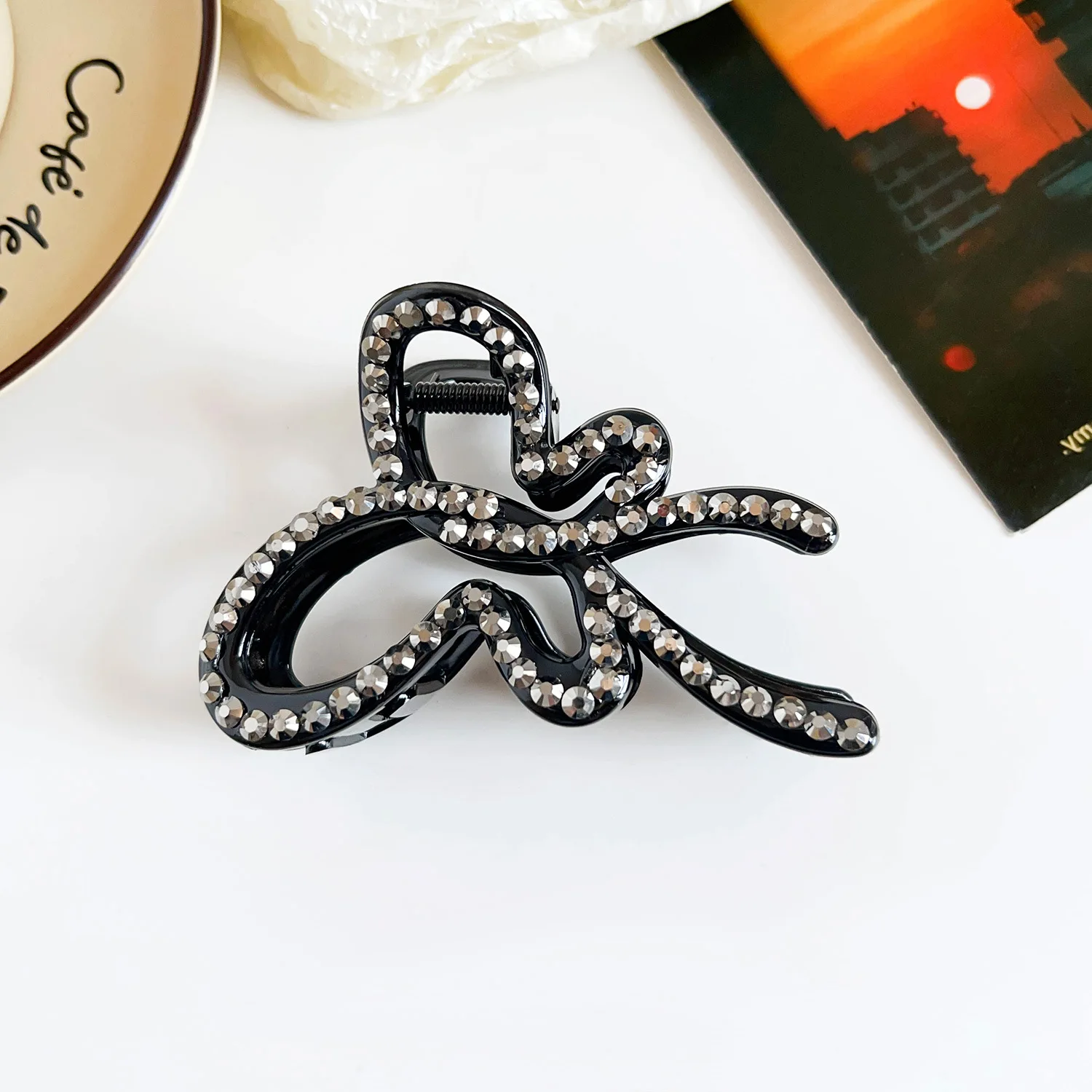 Hot Selling Crystal Diamond Butterfly Hair Claw Clip Girls Elegant Pearl Jaw Clip Women Luxury Date Party Hair Accessories Gifts
