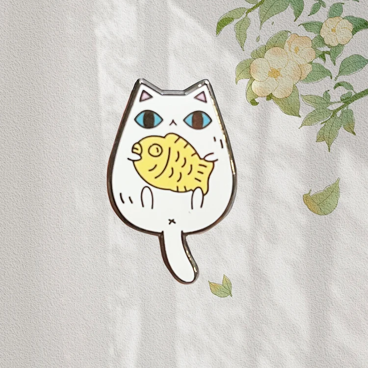 Cute kitten with fish Custom Hard Enamel Pins Gold Plate Pin 3D Printed Customised Metal Cute Round Lapel Pin Logo Badge