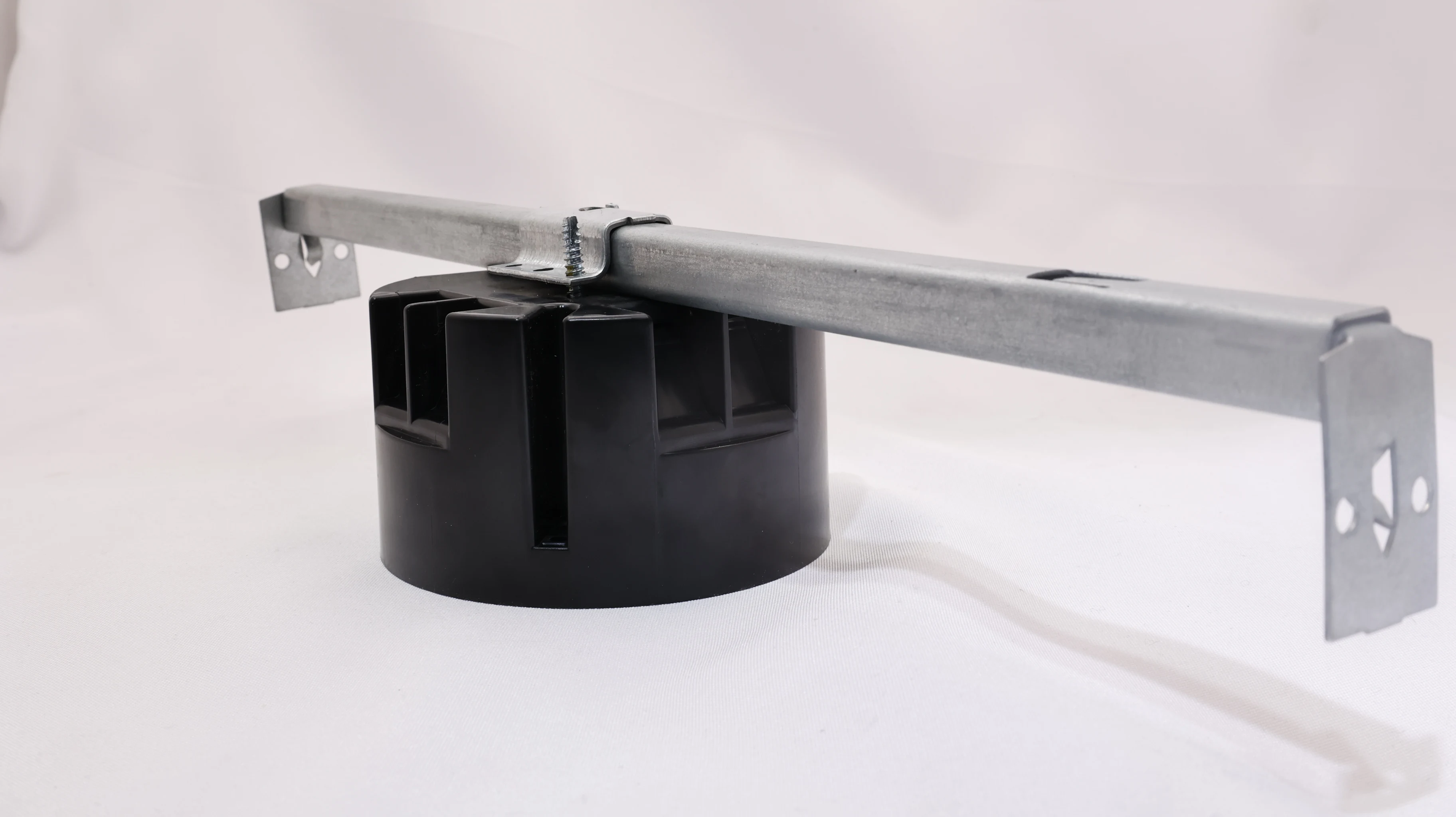 Shanghai Linsky 20 cu. in. New Work Ceiling Box with Bar Hanger Plastic Electrical Boxes