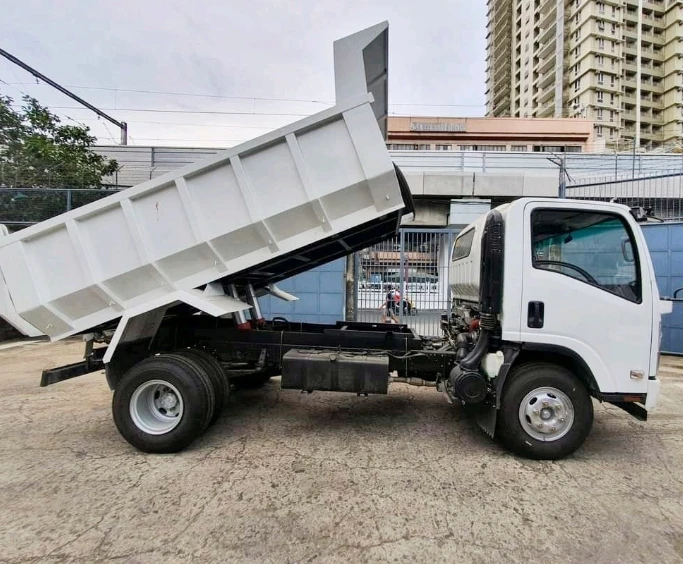 isuzu dump truck-2.jpg