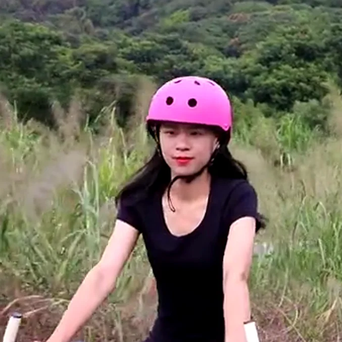 Wholesale Adult Bike Riding Helmet Kids Outdoor Sports Head Protection Skating Skiing Racing Bicycle Universal Classic Helmet