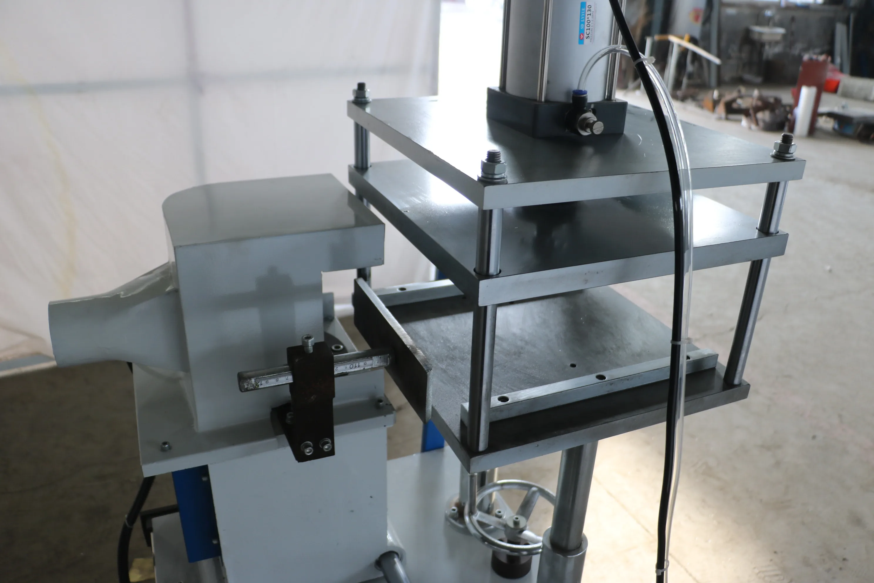 Aluminum profile Corner Milling Machine Aluminum Window door auto End Milling Machine