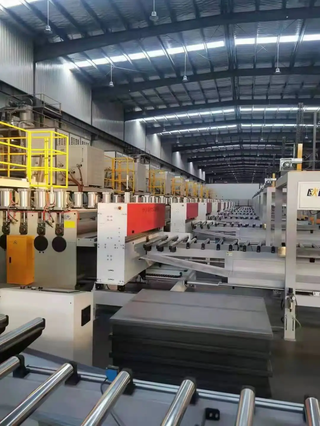 Amazing price SKYWIN Luxury Vinyl Tile  Flooring Making  Machine  Pvc Spc Extrusion Line For Flooring Production