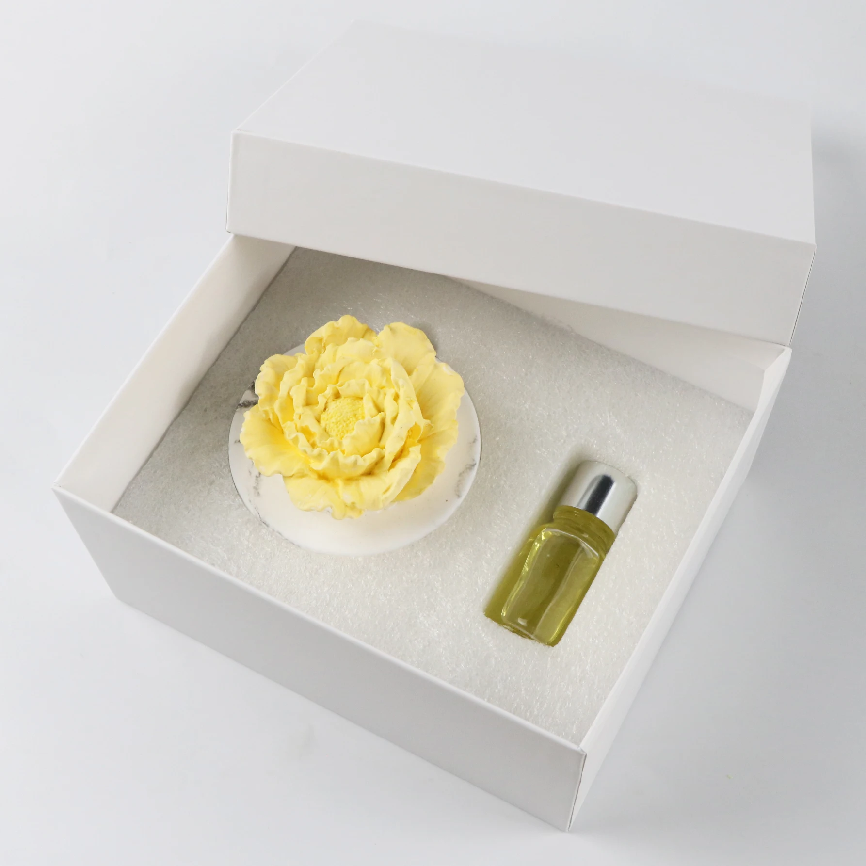 Stocked Wholesale Car Home Decoration Scented Ceramic Yellow Peony Flower Shape Porcelain Fragrance Essential Oil Aroma Diffuser