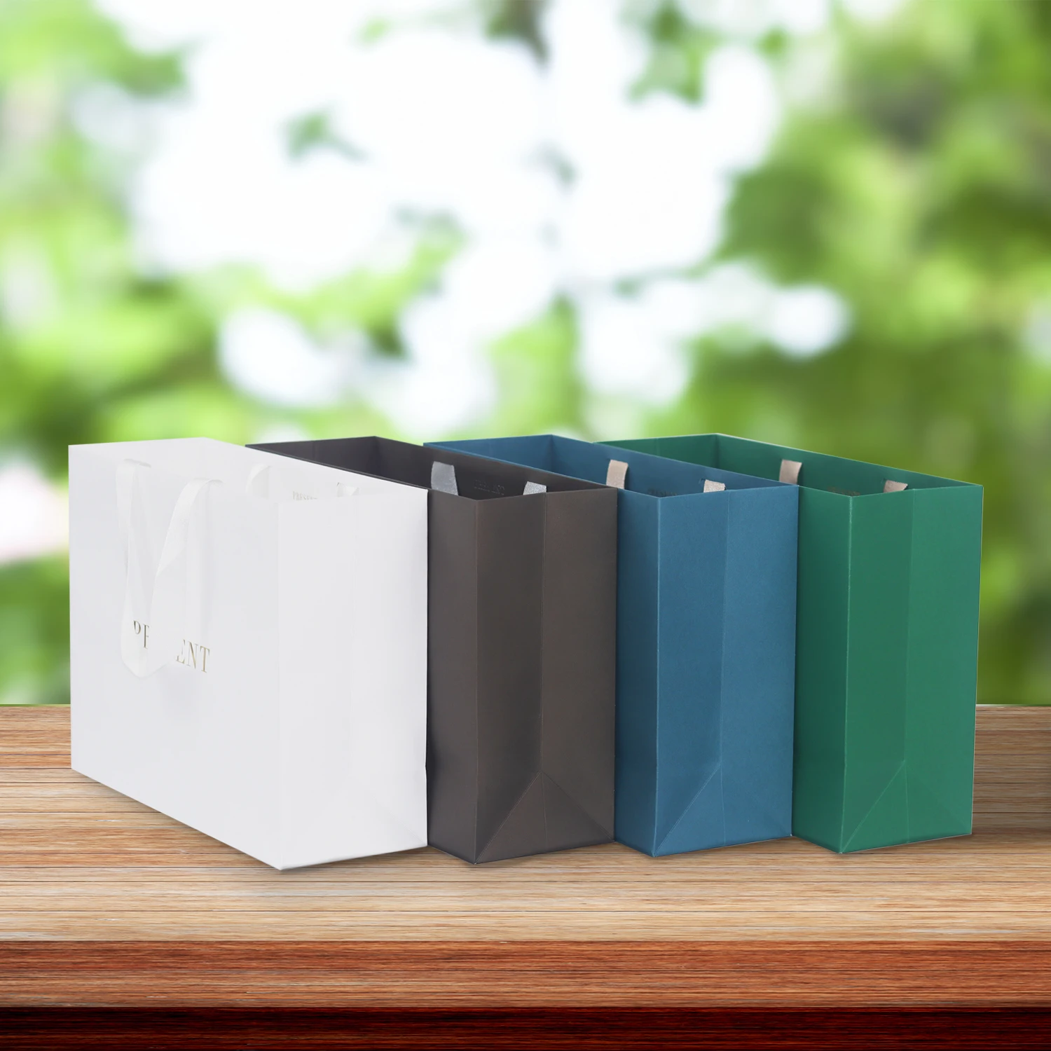 Wholesale Custom Printed Logo Luxury White Paper Bag Retail Boutique Shopping Gift Paper Bags With Your Own Logo