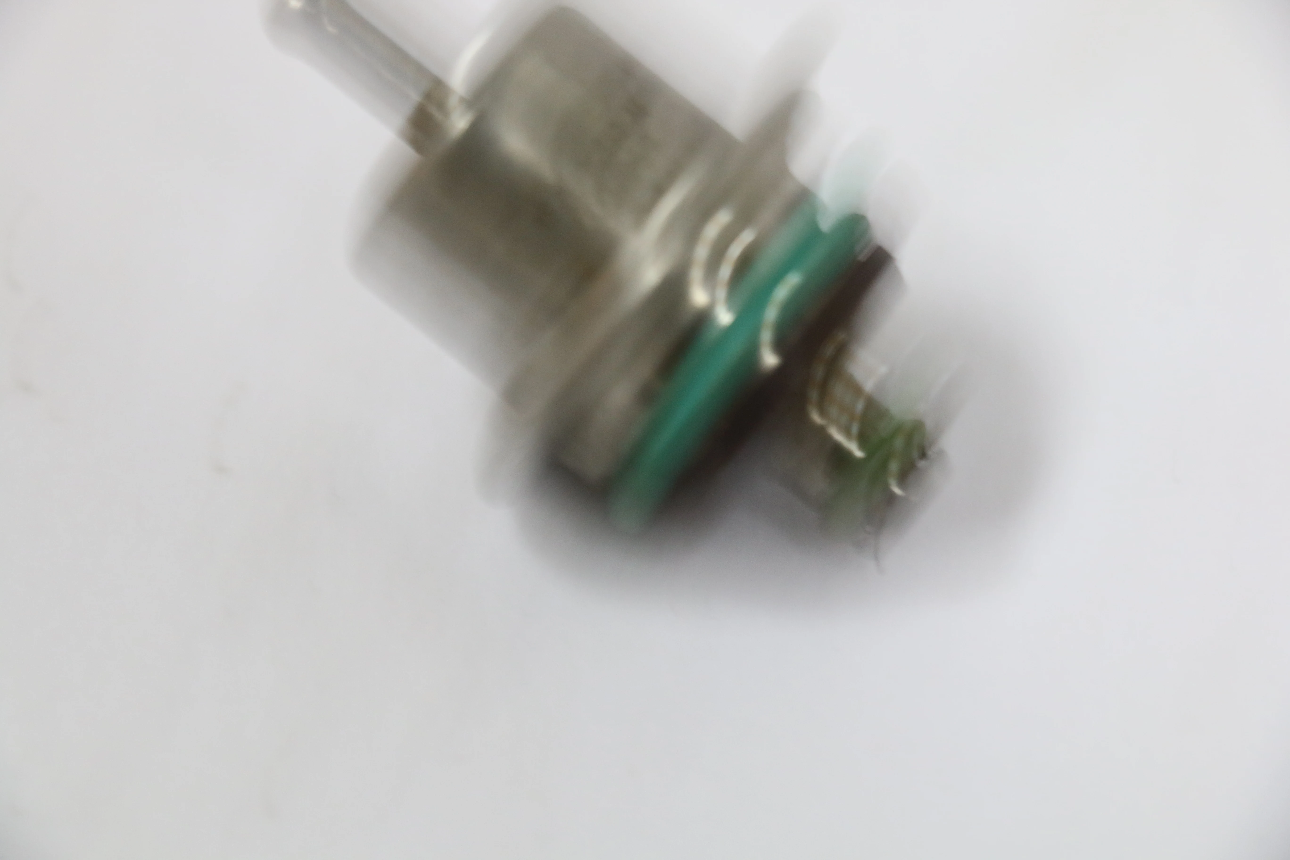 Fuel Pressure Regulator 0280160630 For Buick Cadillac Chevrolet 17122283 88890520 SF2E-9C968-AE