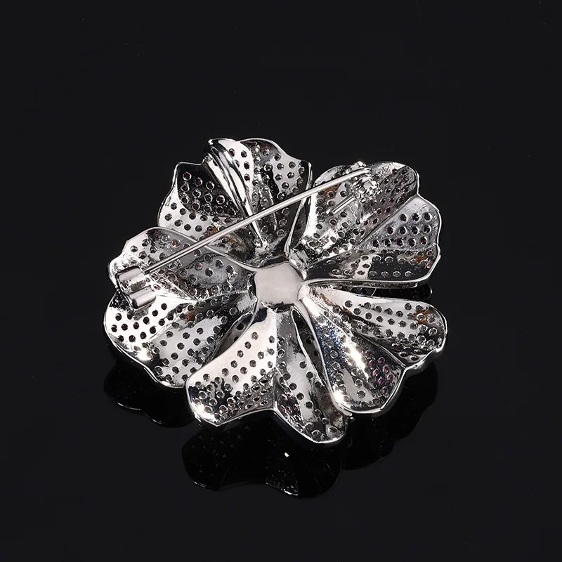 Luxury Small Fragrant Camellia Brooch Women High-end Pearl Flower Brooches for Lady Vintage Jewelry Trendy Coat Accessories Pin