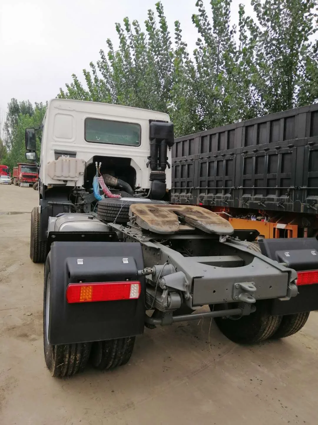 Sino truck Howo 371 HP б/у Тракторная головка 6X4 б/у, основной двигатель с дизельным двигателем, б/у трактор (WhatsApp: 8615503911273)