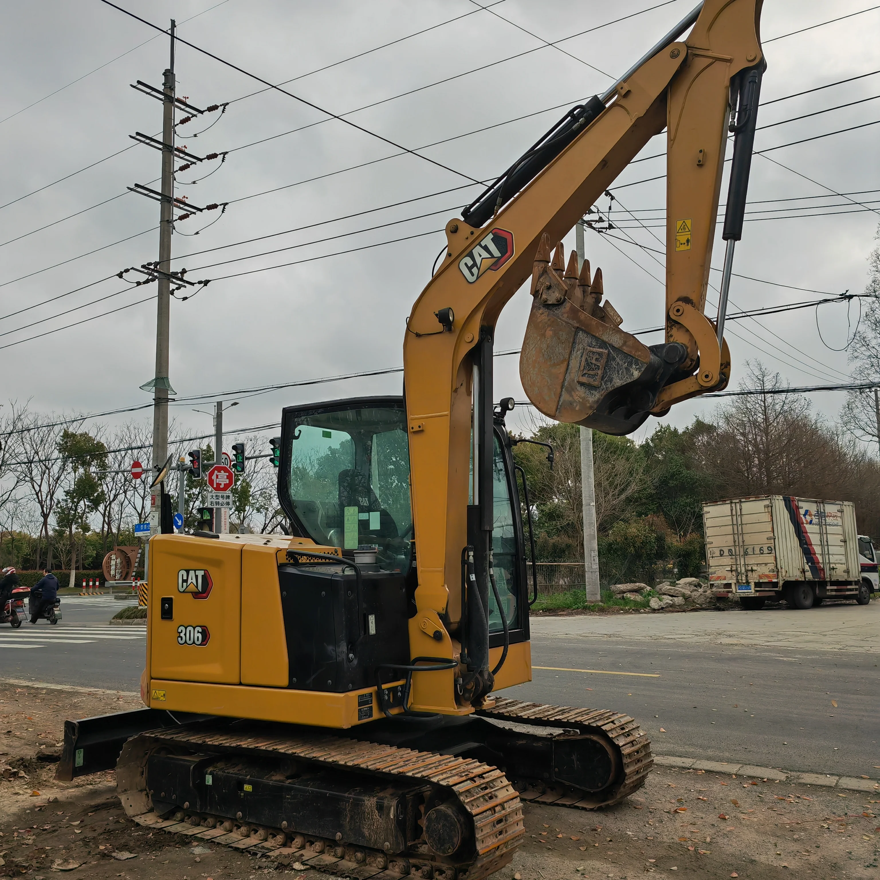High work efficiency low price used cat 306 crawler excavator 6 ton excavator in shanghai china for sale