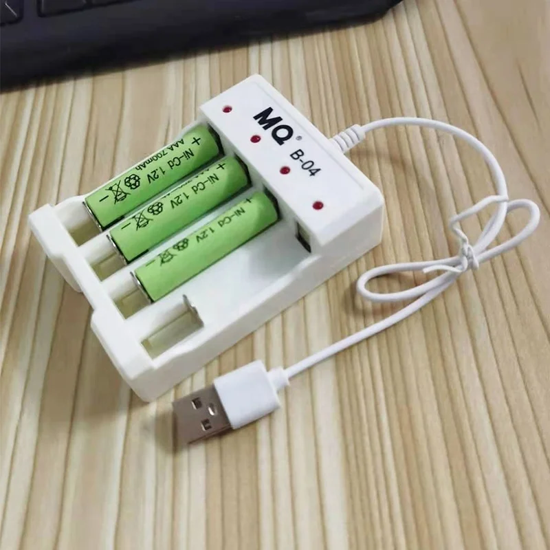 Wholesale Portable USB Charger Four Slots Battery Charger Rechargable Battery Charger