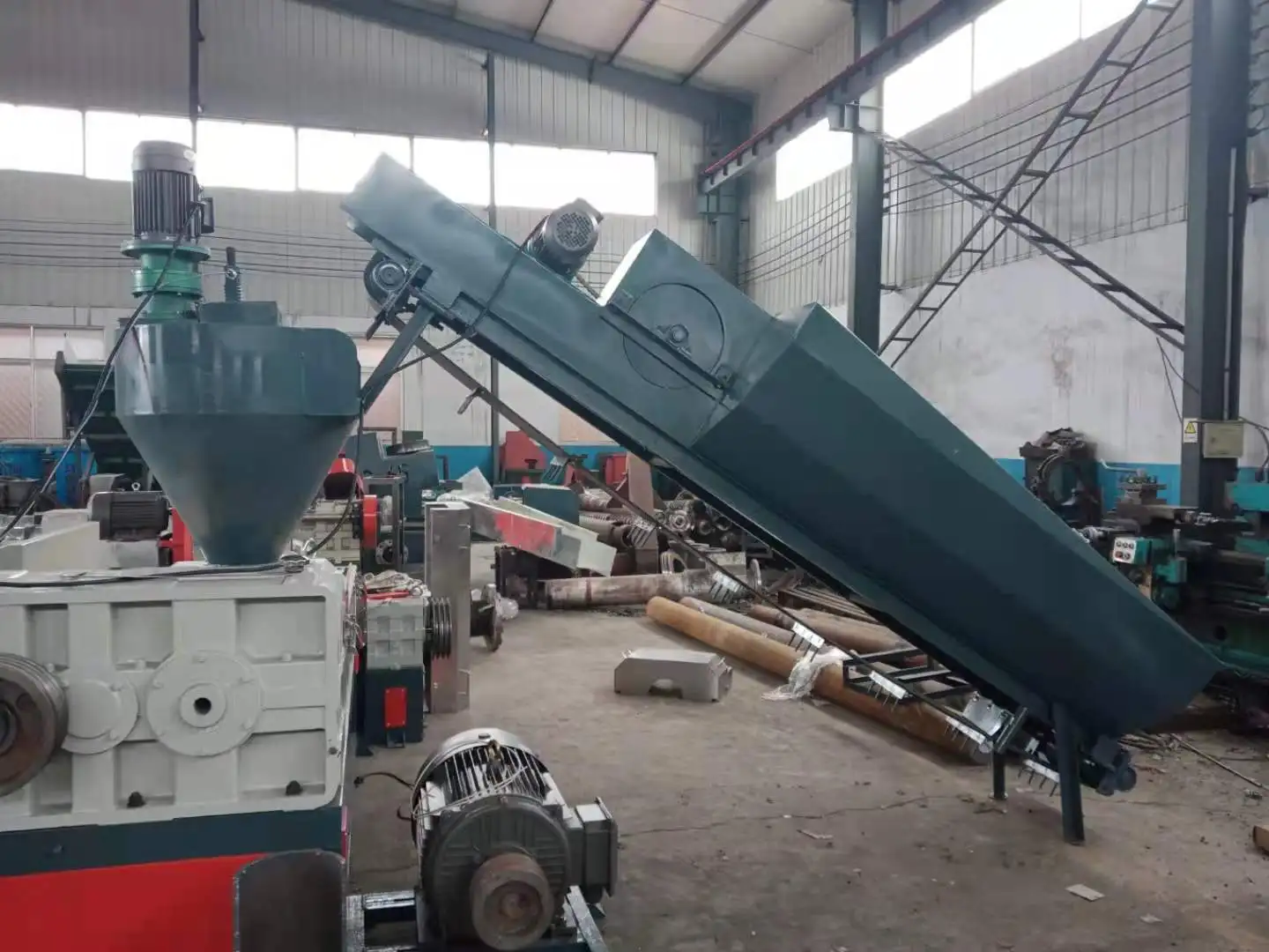 Factory price dry plastic pp pe film loading force plastic forced feeder