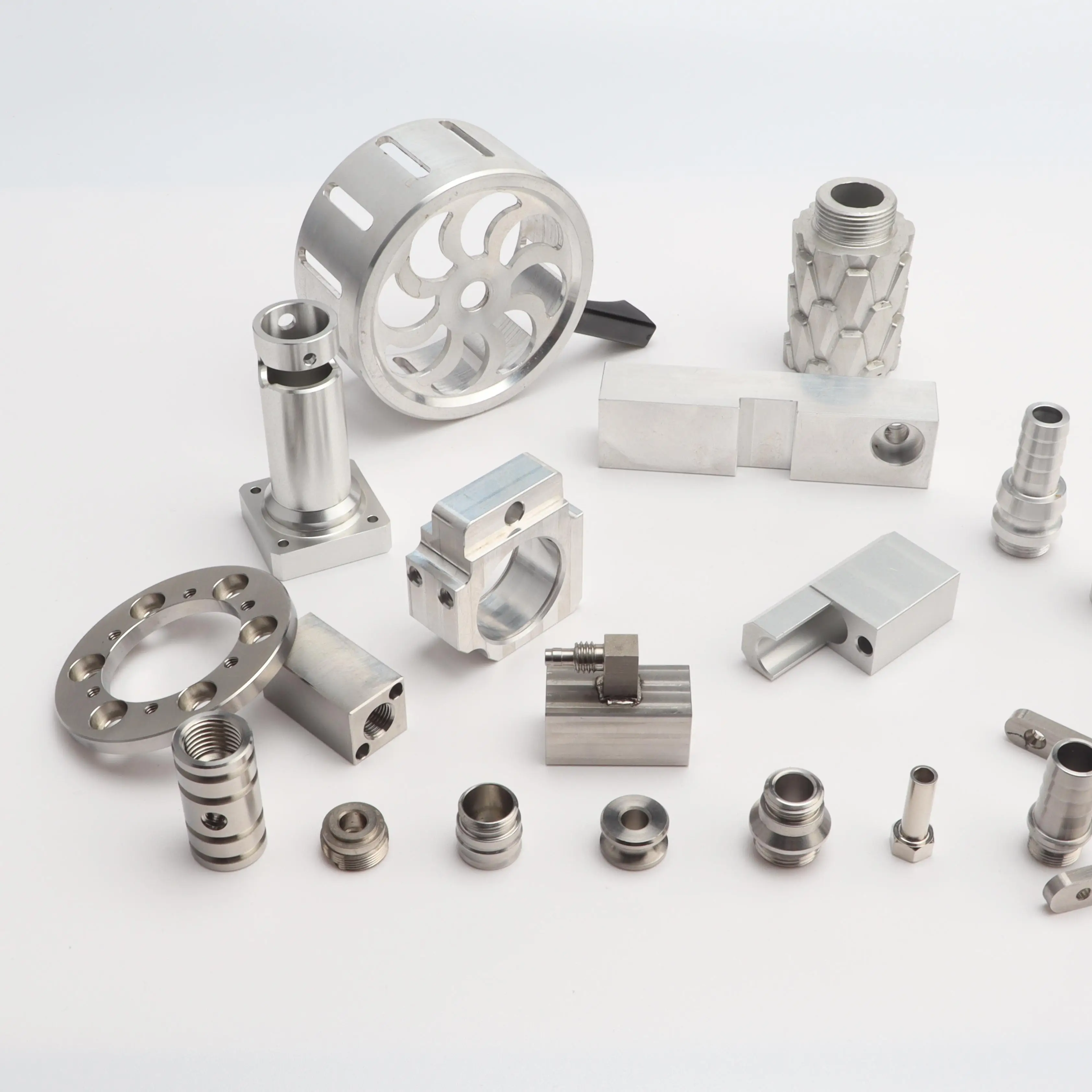 Custom CNC Machining Custom Steel Gear Shaft High Precise Spline Gear Shaft Nut Valve Connection Rod for Boat Equipment Machine