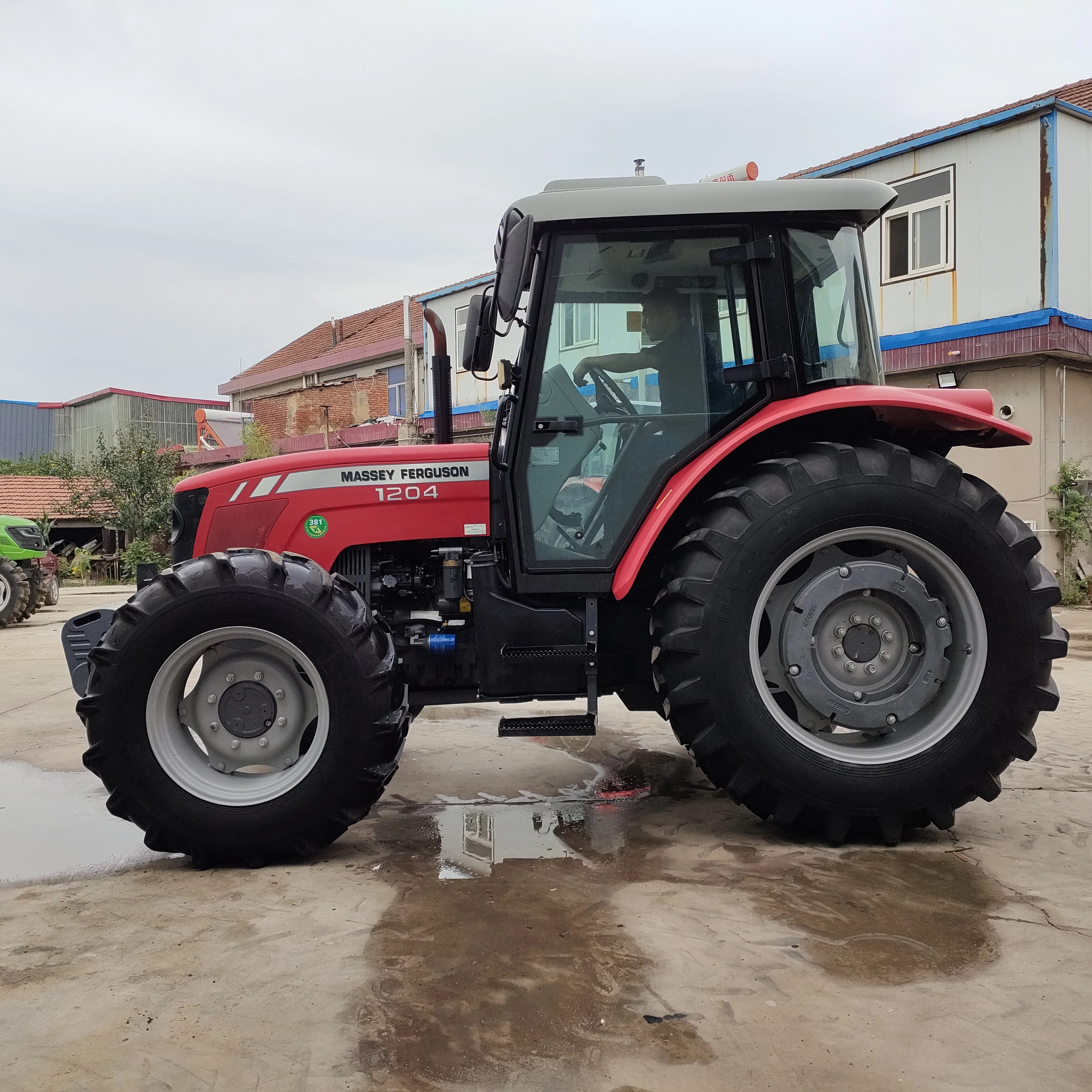 Massey Ferguson MF1204-2.jpg