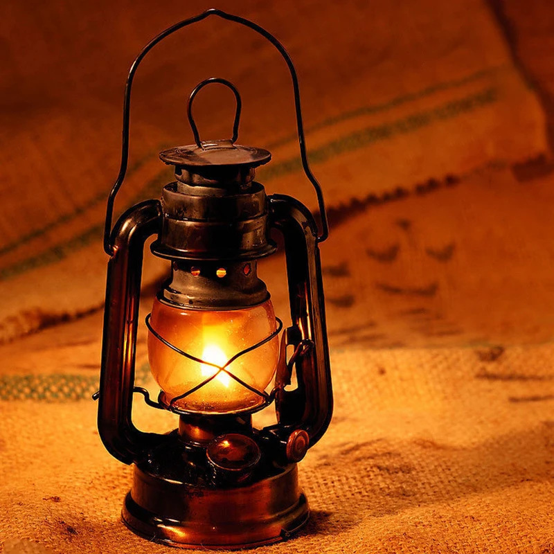 Nostalgic retro wrought iron kerosene lamp ornaments Old-fashioned portable glass lantern