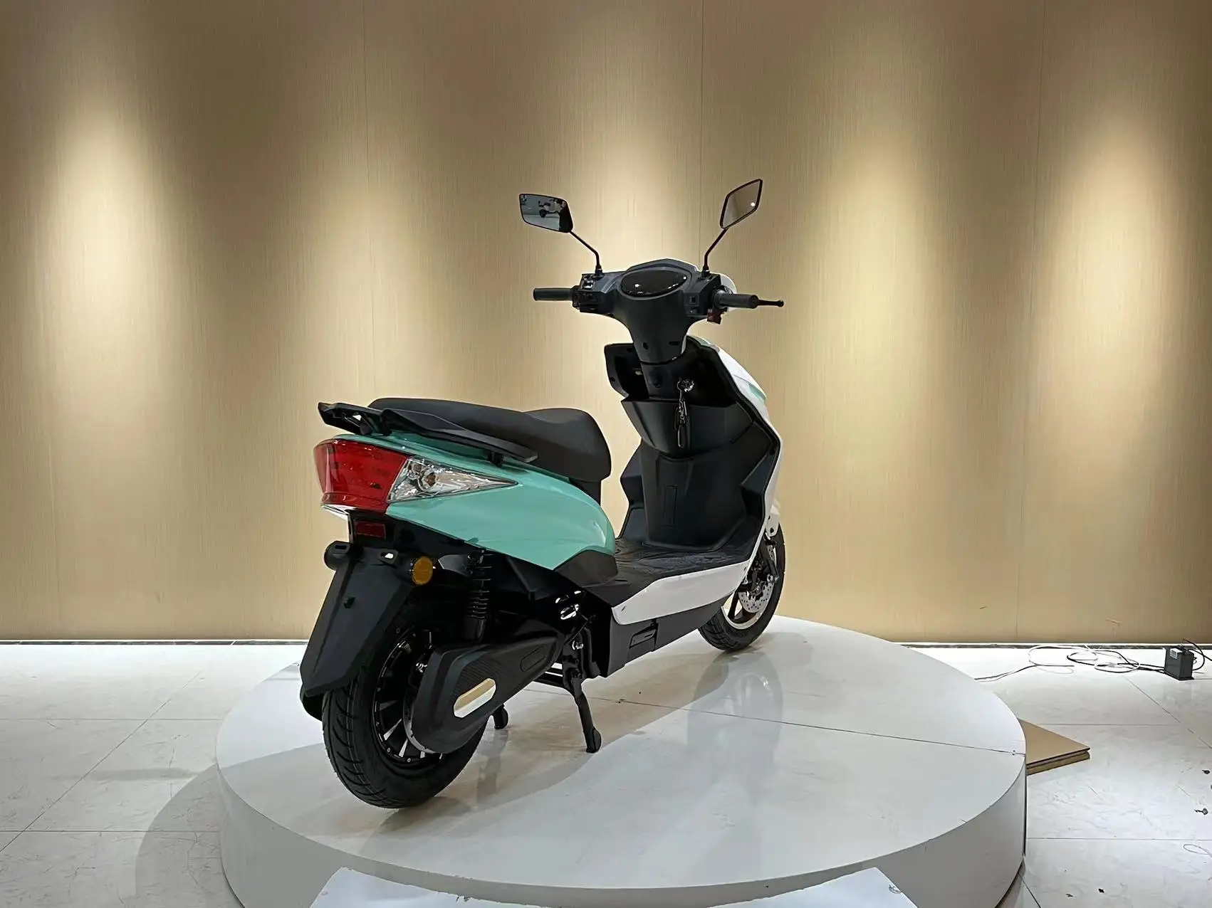VIMODE 2023 new trend 800W 1000W 1200W electric moped with pedals long range electric motorcycle