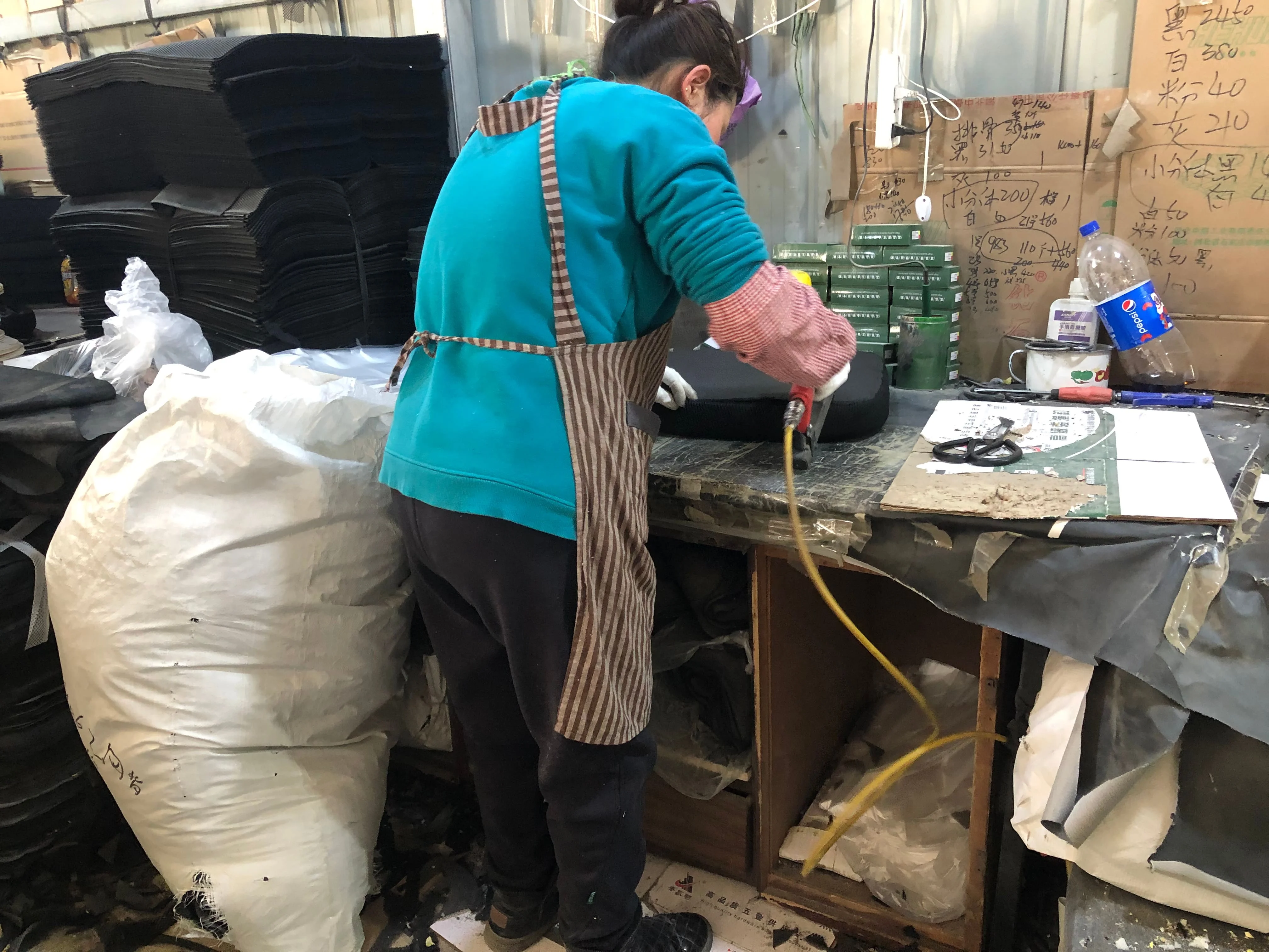 Wholesale Price Foldable Picnic Table with Benches, Plastic Folding Long Party Table and Chairs for Events