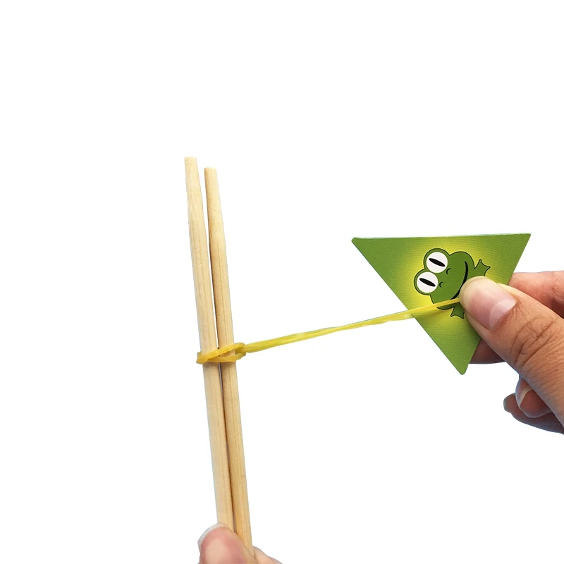 Игрушки ручной работы с пружинными веревками разных цветов