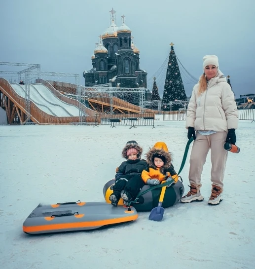 Durable Outdoor Winter Sports DWF Inflatable Skiing Board Sled Perfect Portable Snow Sledge for Family Enjoyment