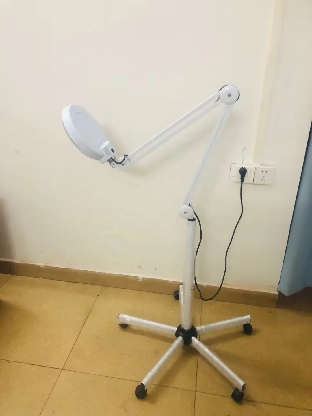 Mass Production Top Quality Magnifying Mirror with Light Lamp  Tattoo Embroidery  Magnifier Floor Lamp