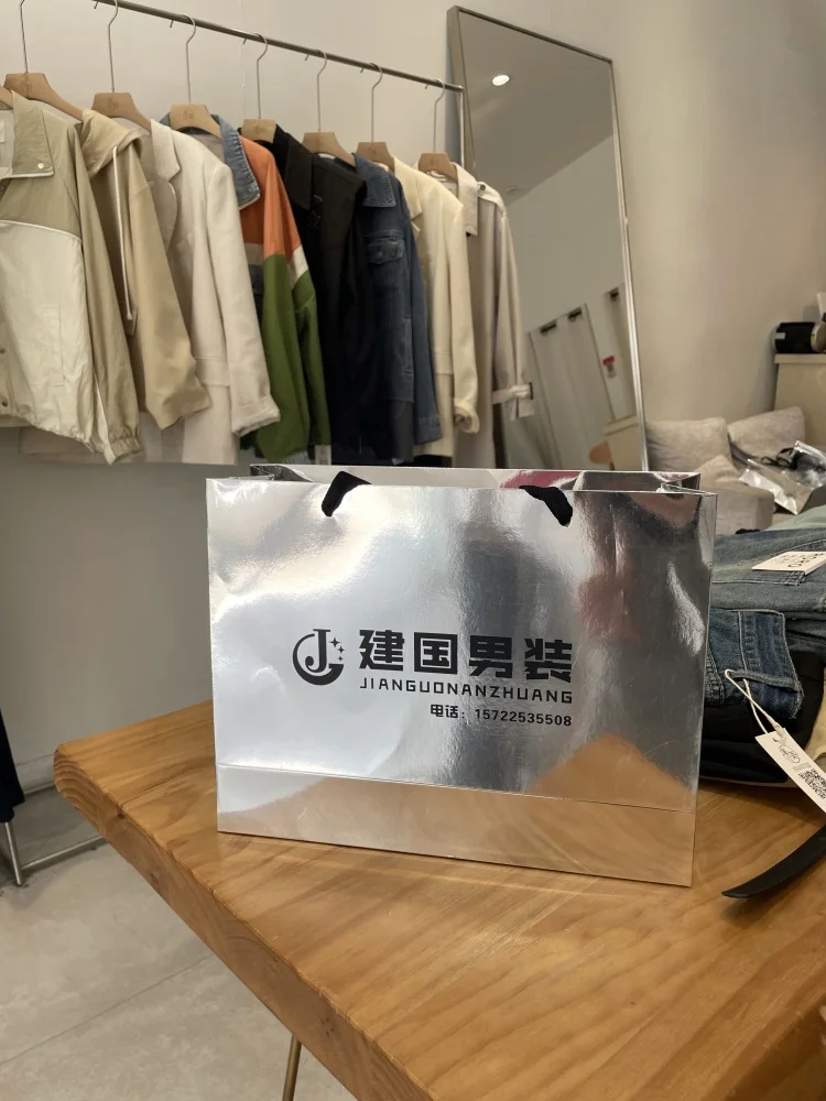 Wholesale Luxury Laser Shopping Bag Paper Bag for Clothes with Handle Custom Logo ODM OEM Clothing Store Packaging Bags Handmade