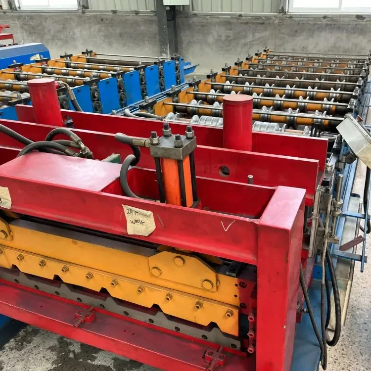 Chinese Supplier tr4 trapezoidal roof sheet tile making roll forming machine