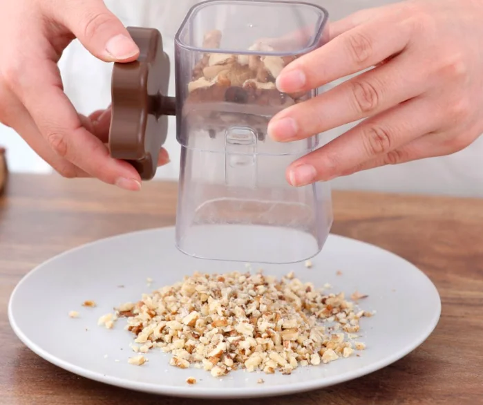 New Manual Grinder Rotating Nut and Chocolate Grinder Mini Plastic Food Crusher