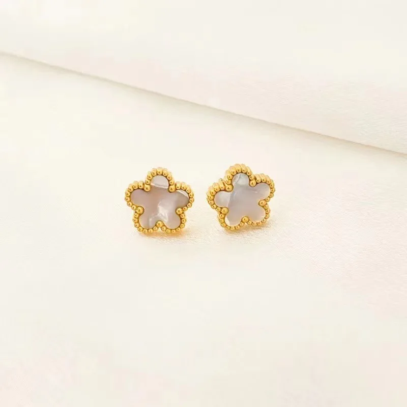 Stainless steel five-leaf flower jewelry set lucky clover necklace earrings and bracelet set for women