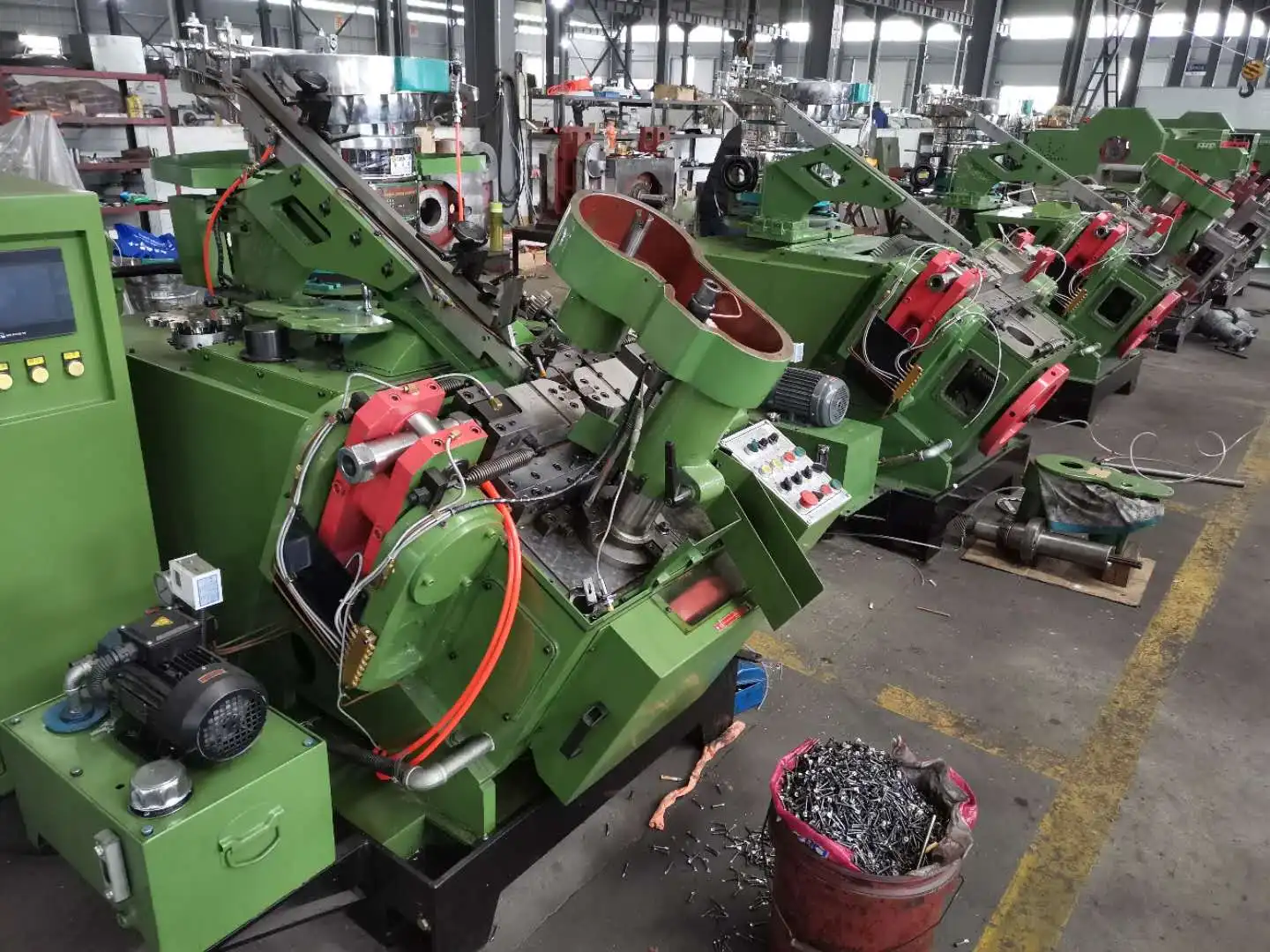 Высокая скорость и точность само сверлящийся винт точка хвост барабан конец бурения ковка делая машину