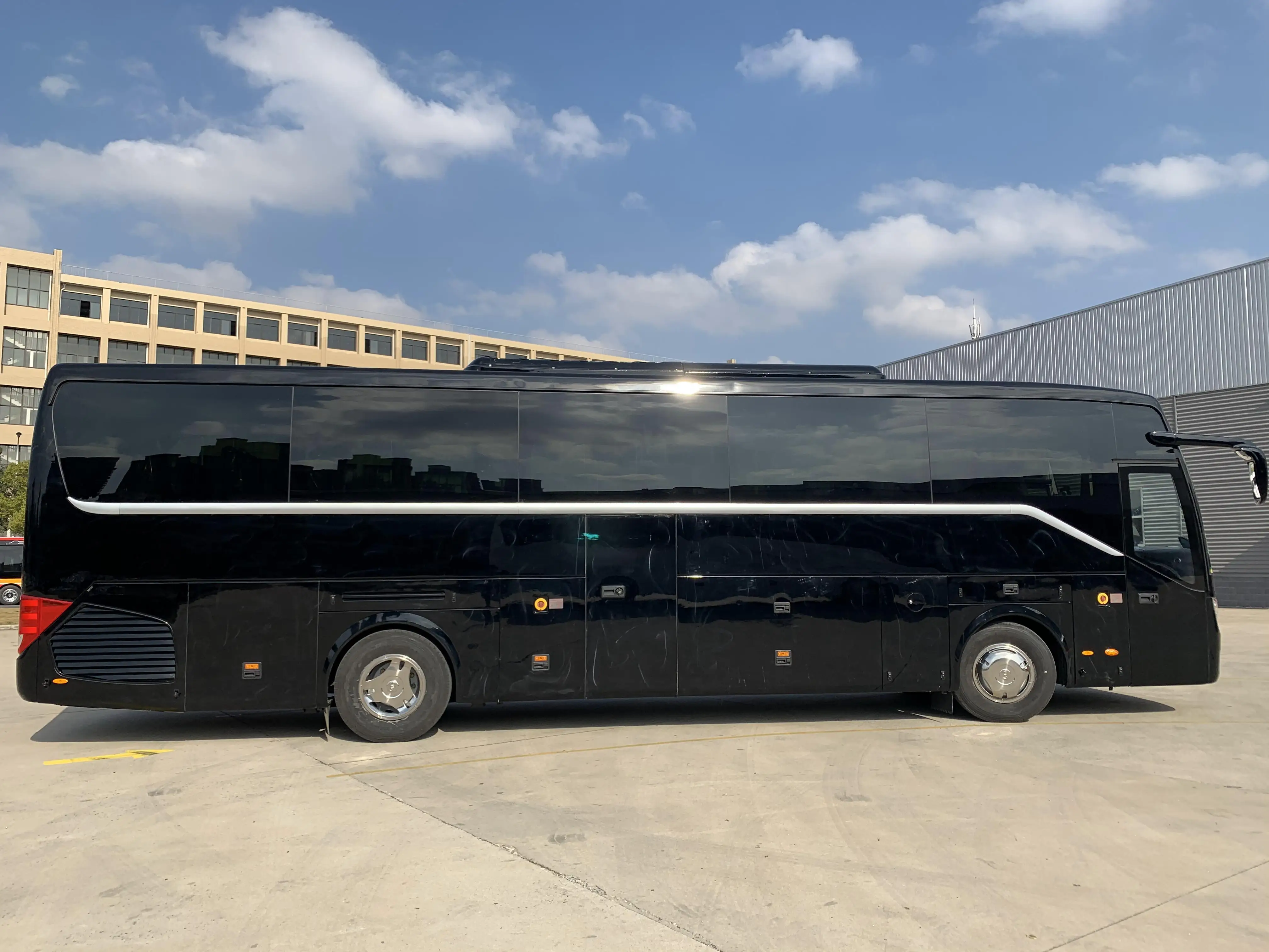 12m  luxury bus
