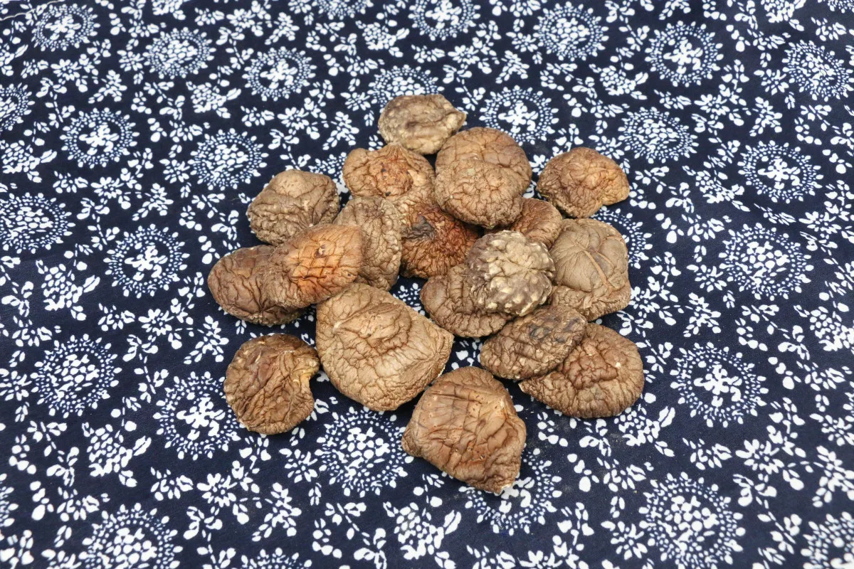  Здоровые органические сушеные грибы shiitake заводская цена цельные кусочки 1