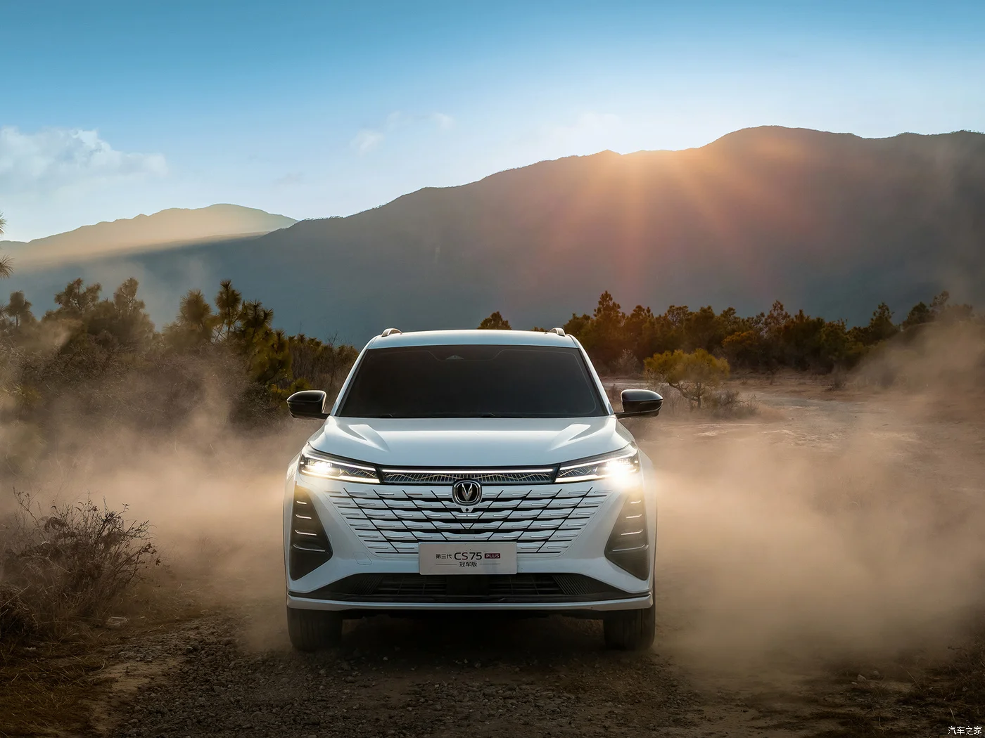 Changan cs75  Champion Version 2024 2.0T Petrol Compact SUV  Factory Wholesale Hot Sell New Cars Good Shock Changan cs75 plus