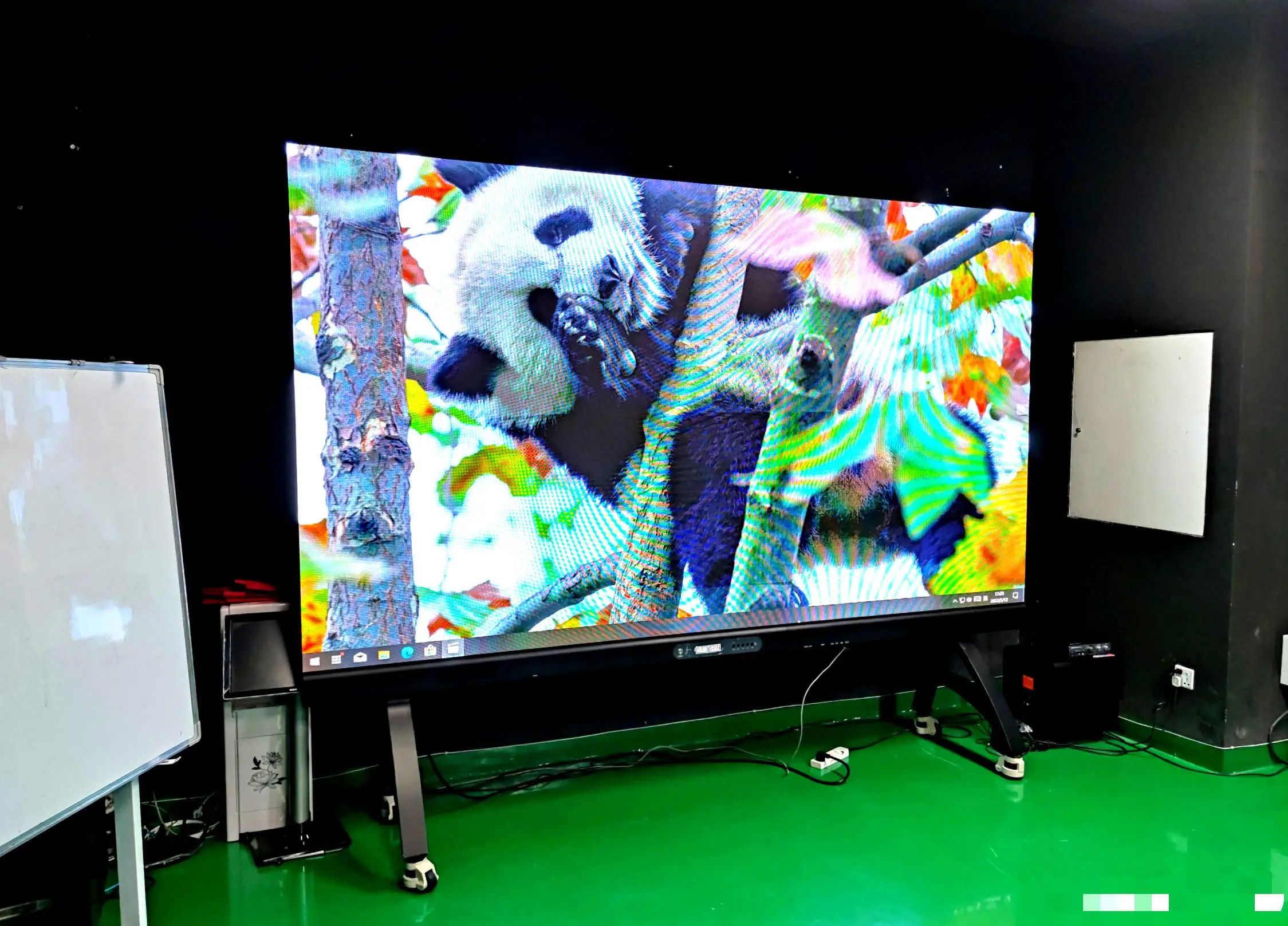 Facade Media ID Sided Cube P1.6 Scrolling Standing 3 Support Splicing Shopping Para Computer 24 All In One Led Display Screen