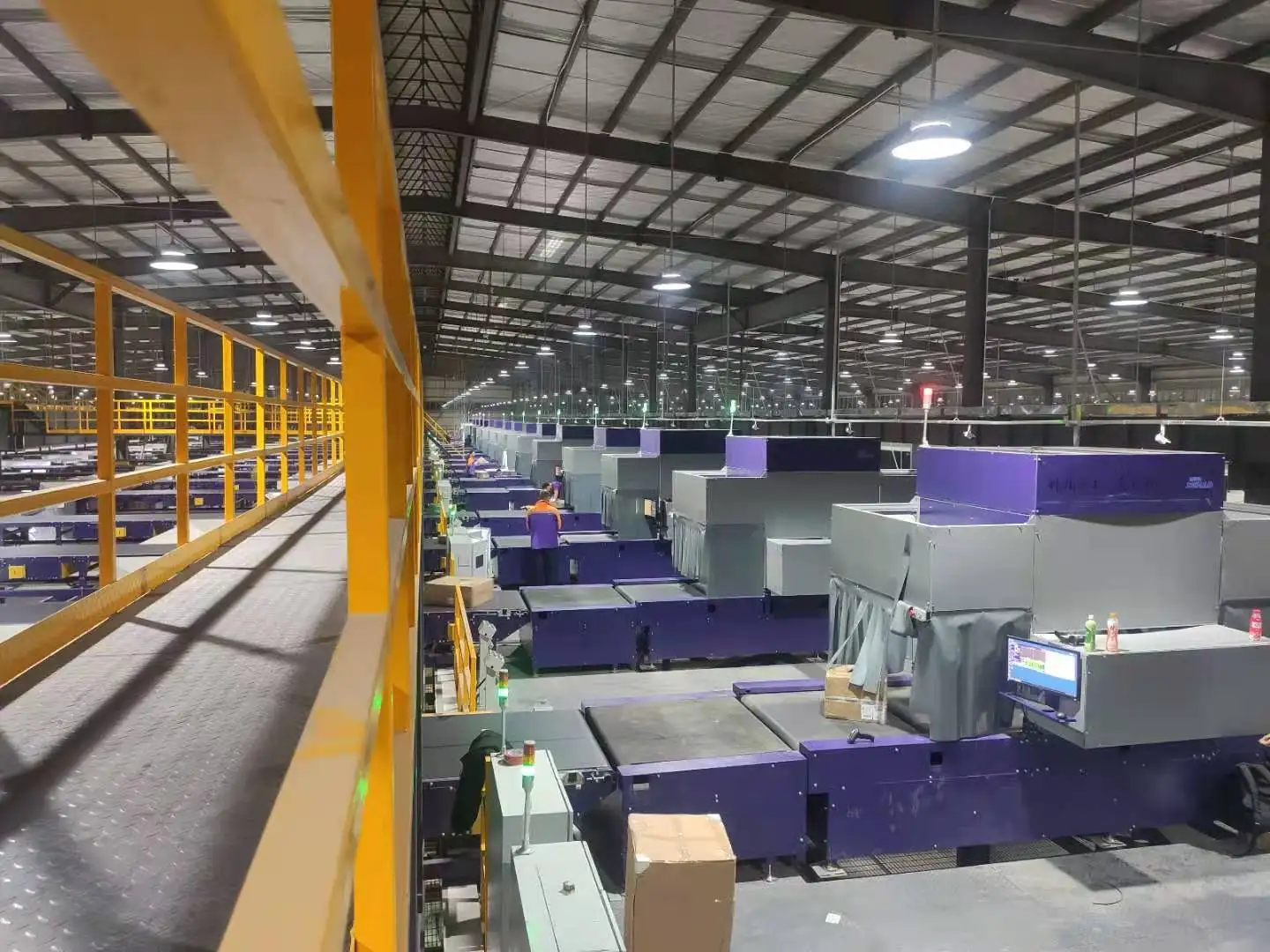 Automation clothes separate machine cross belt sorting conveyor with DWS for e-commerce for express/ post