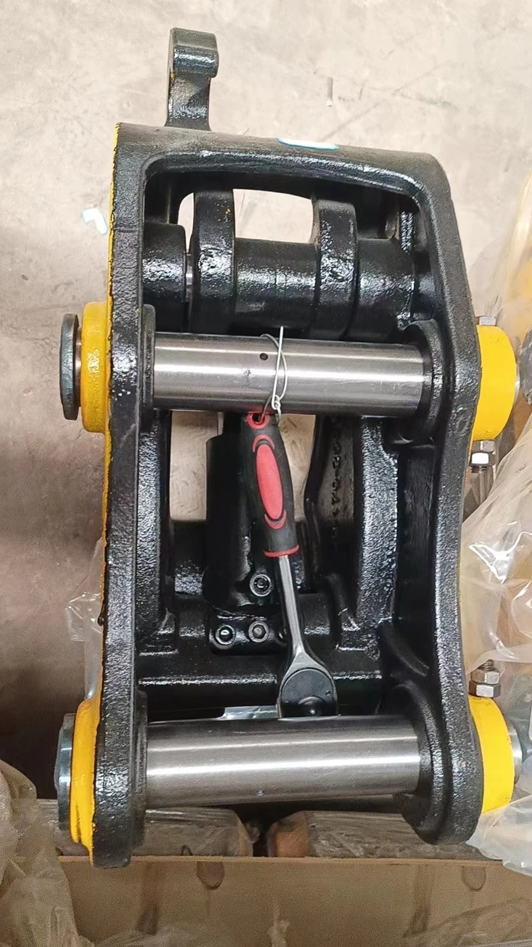 Hot Sale  Excavator Attachment Excavator Quick Coupler Construction Machinery Parts Brand New