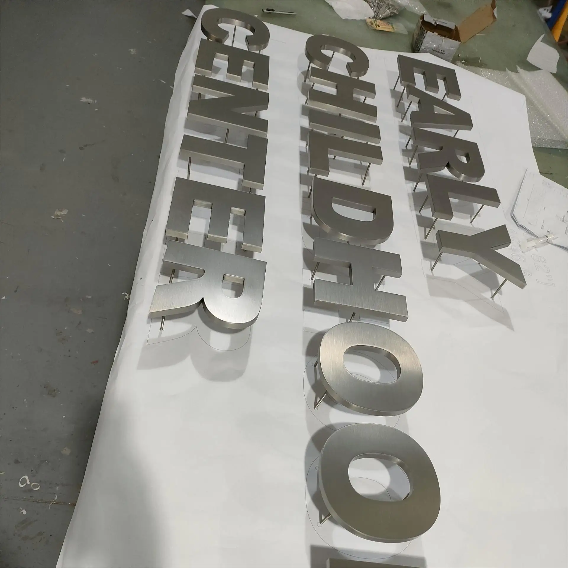 Custom 3D Fabricated Metal Channel Letter Silver or Gold Brushed Stainless Steel Letter Sign for Business Logo