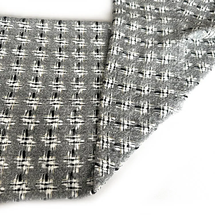 Autumn and Winter Ladies Fashion Clothes Textile Fancy Cloth for Suits and Garments Yarn Dyed Pattern for Girls