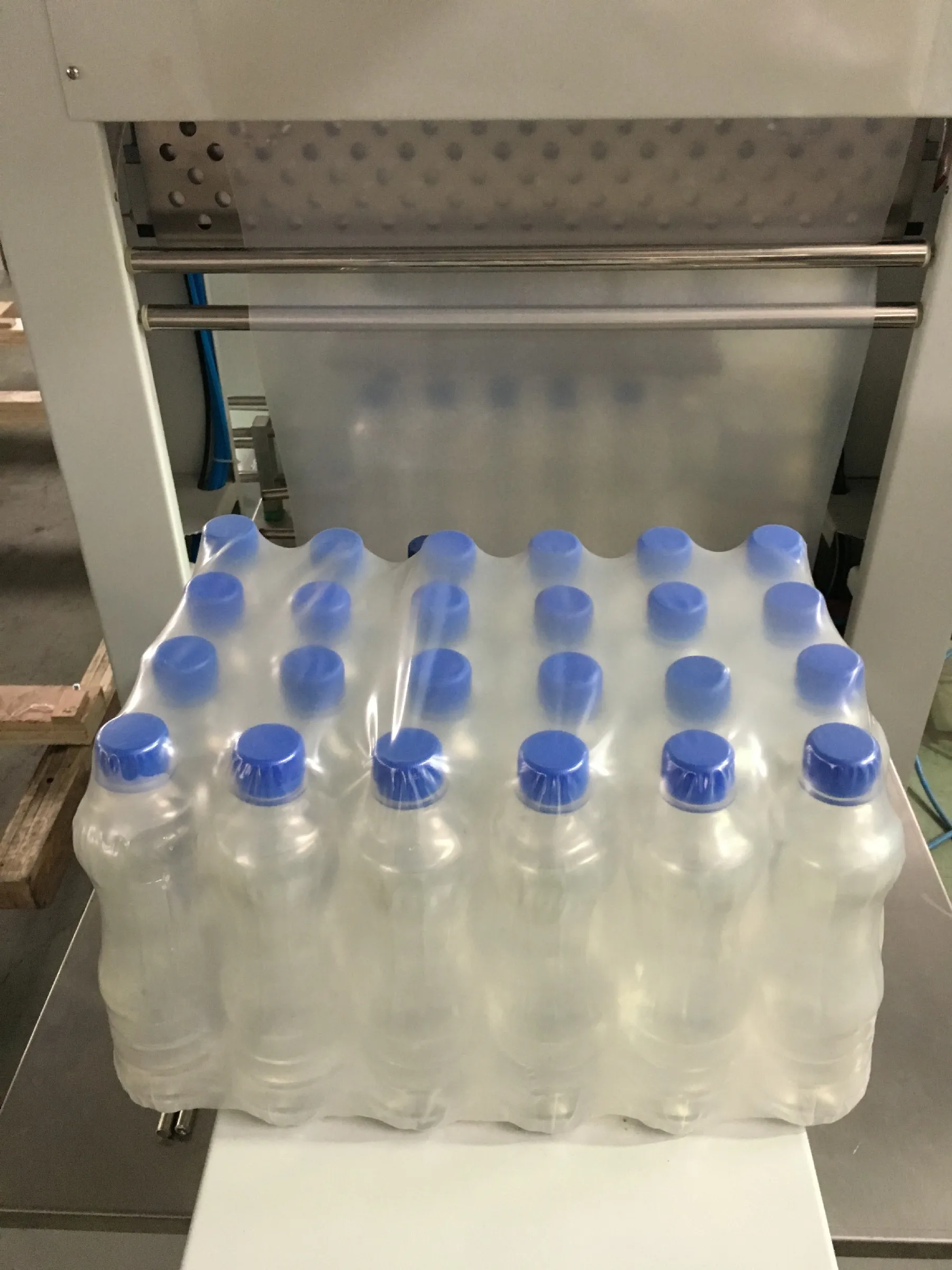 6000BPH Semi automatic shrink film packing machine