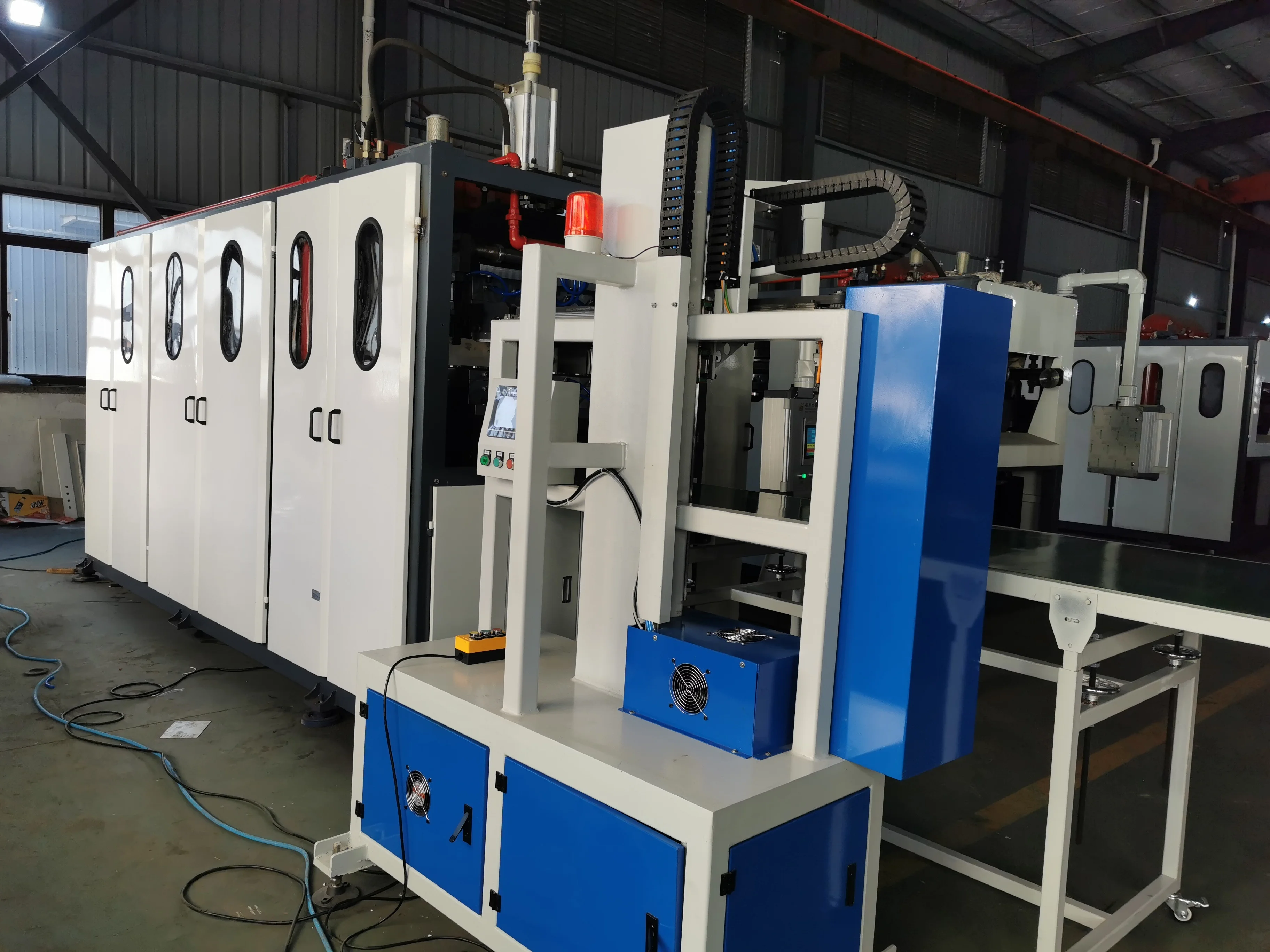 DB-750 High Speed full automatic equipment for making plastic lunch boxes and cups