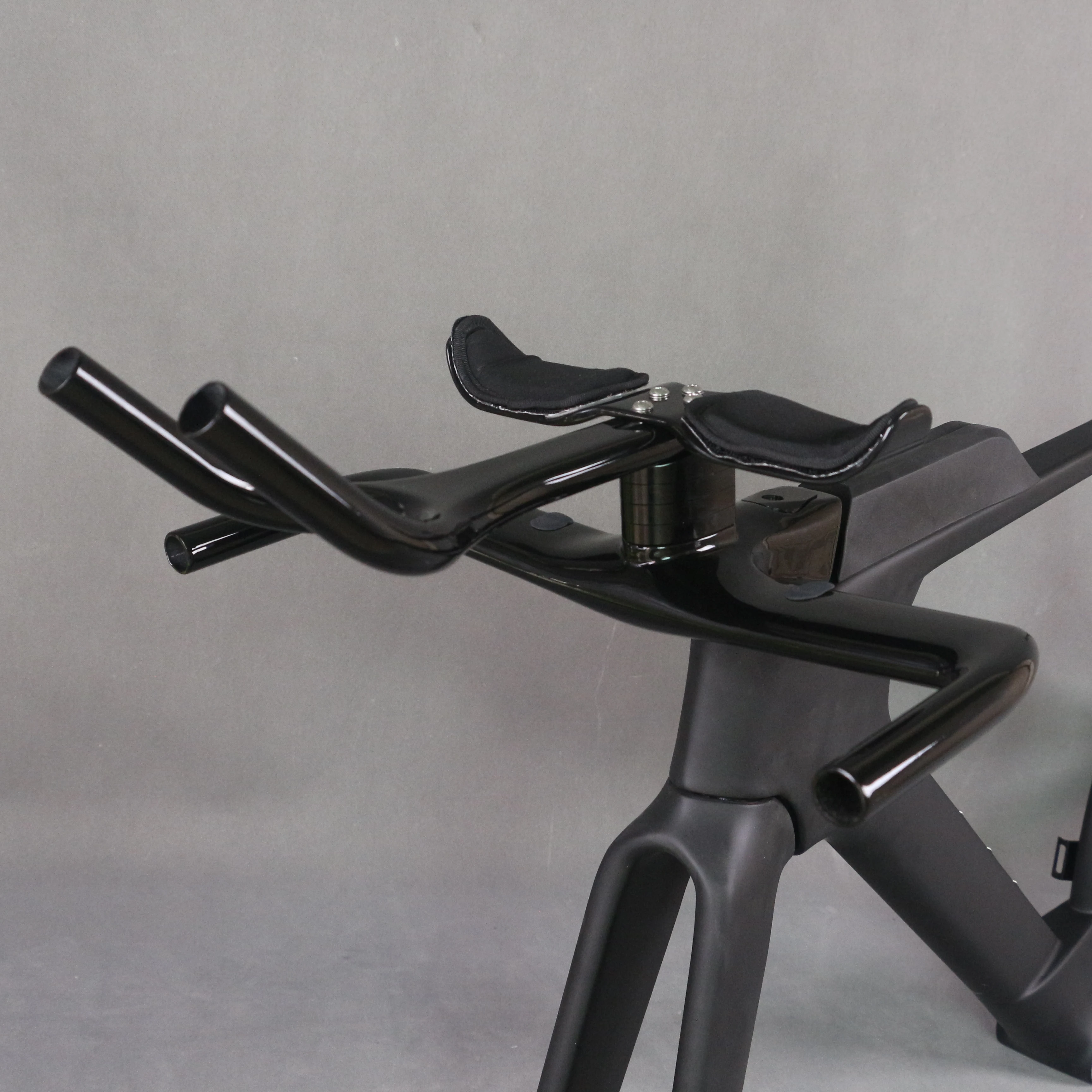 Full Carbon frame TT frame , Disc bike Time Trial Triathlon Bike T47 Thread TT Bicycle Max Tire 700X28C TT913